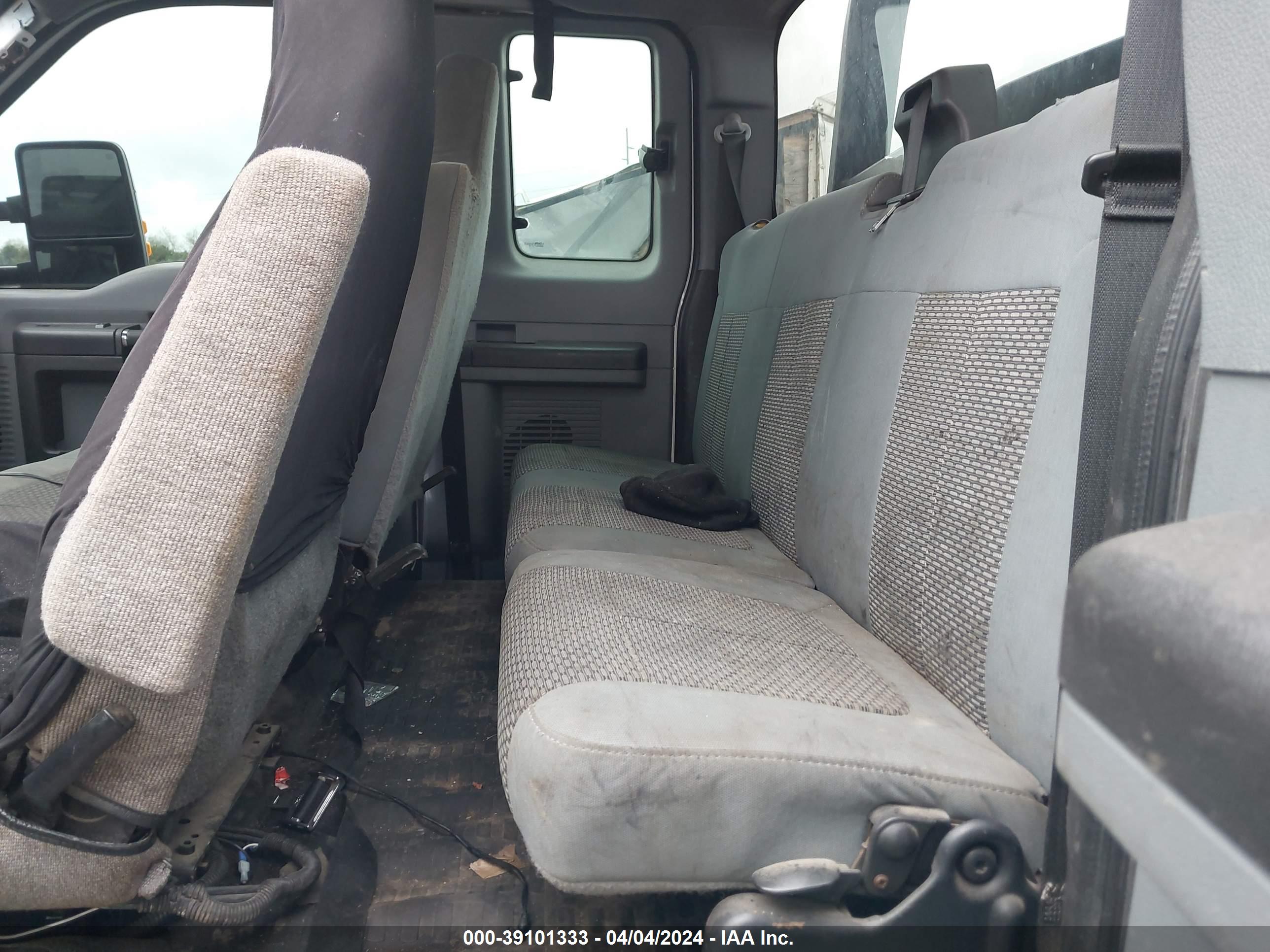 FORD F-650 image 8
