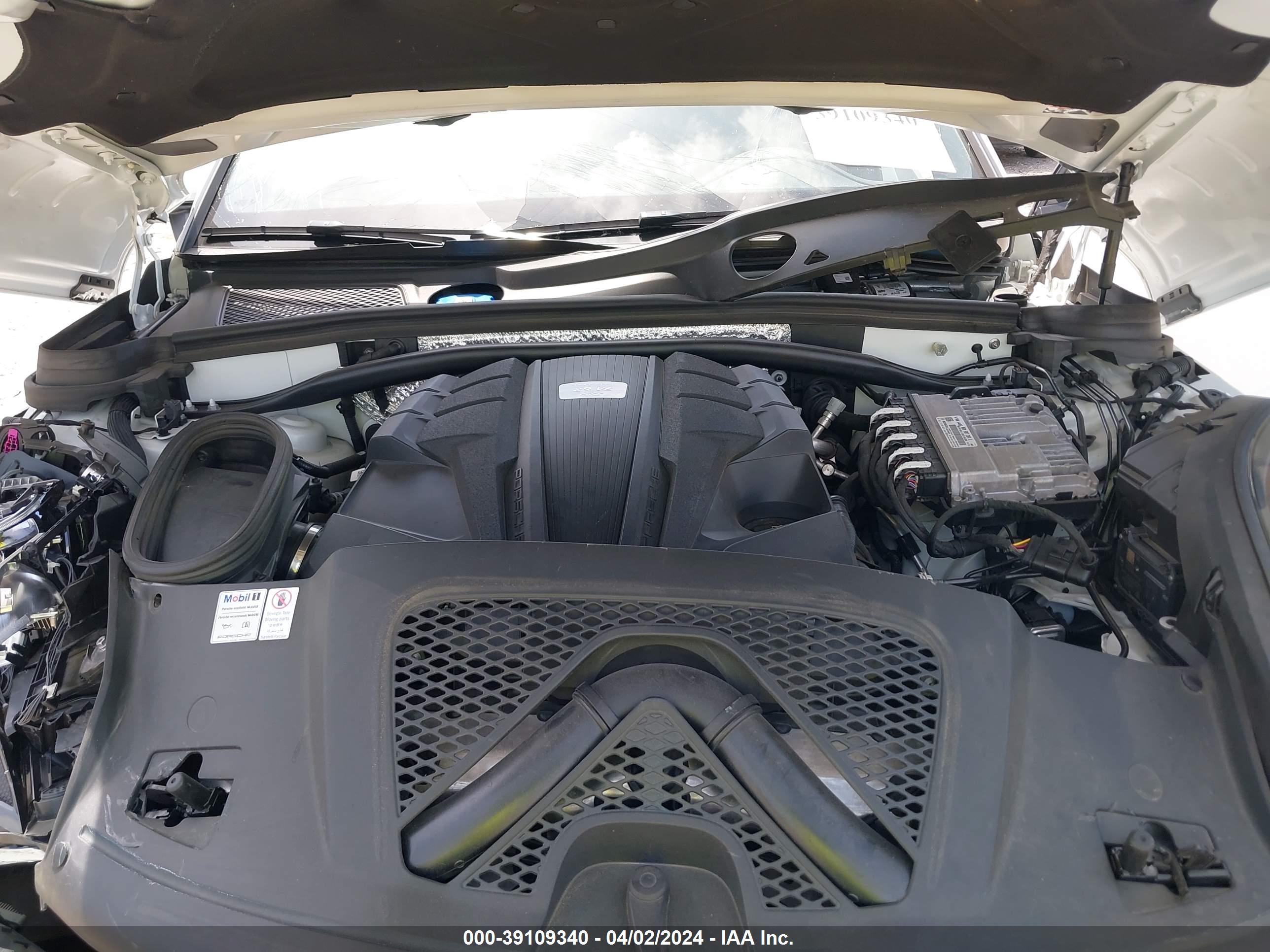 PORSCHE MACAN image 10