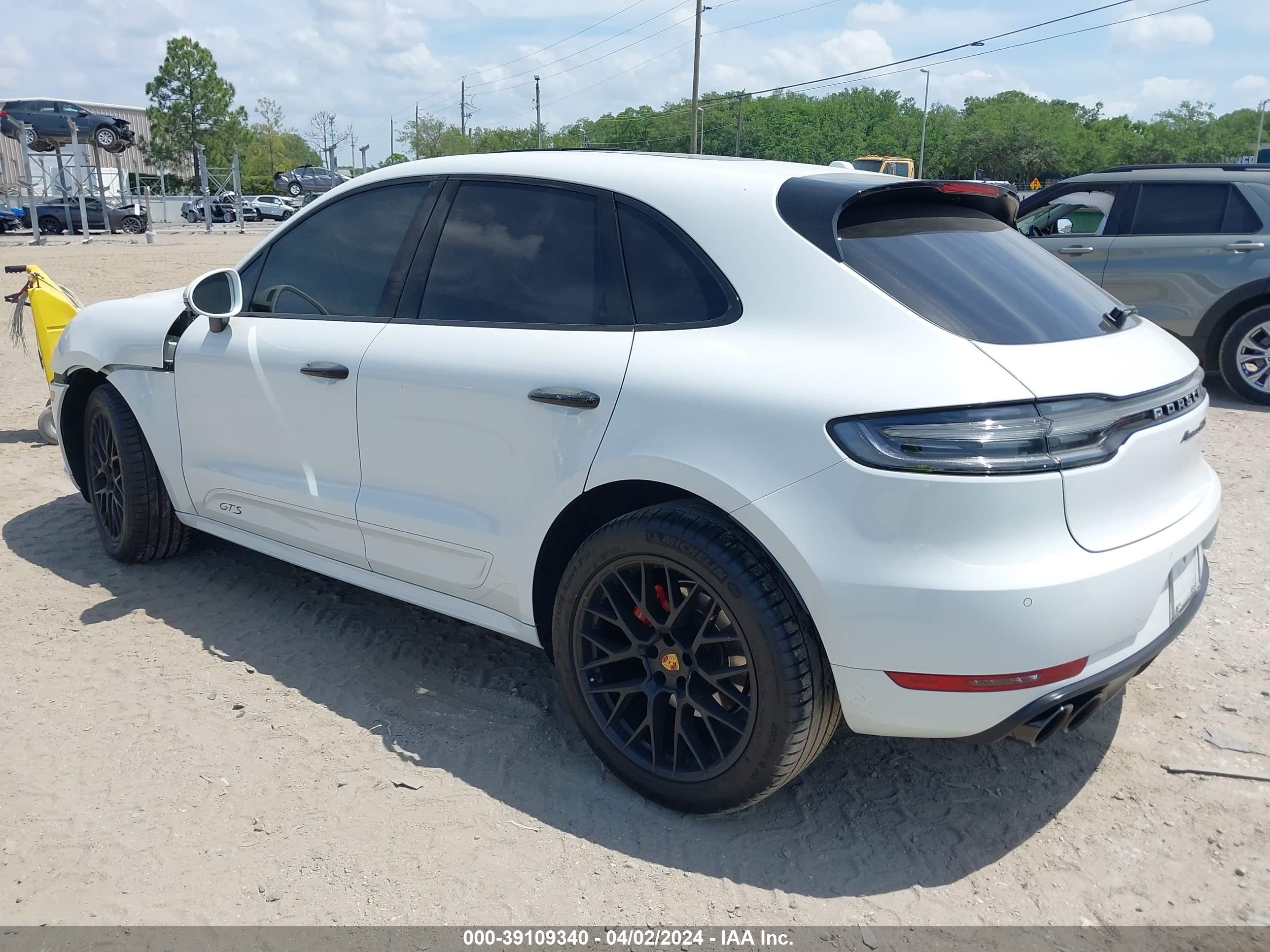 PORSCHE MACAN image 3