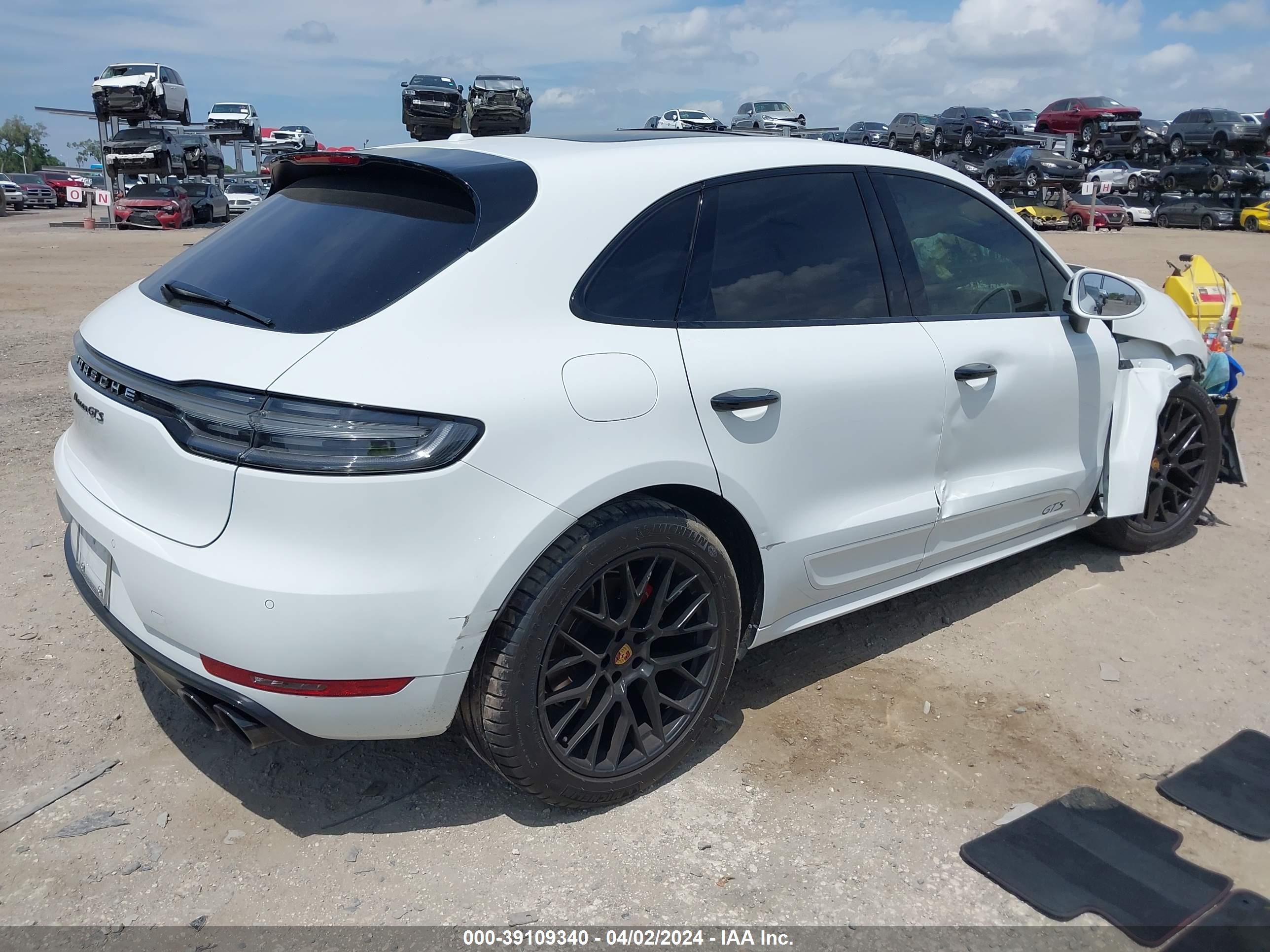 PORSCHE MACAN image 4