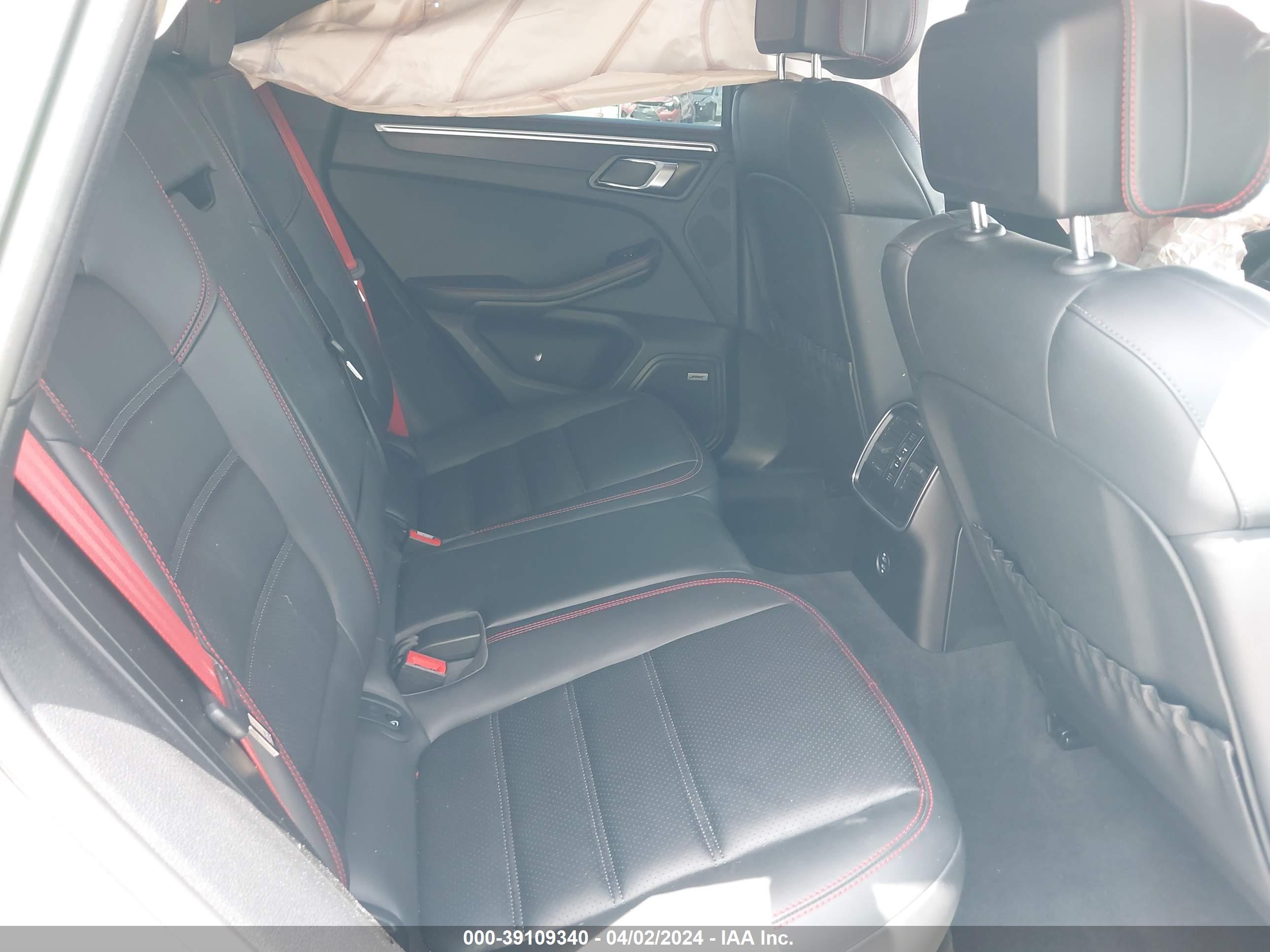 PORSCHE MACAN image 8