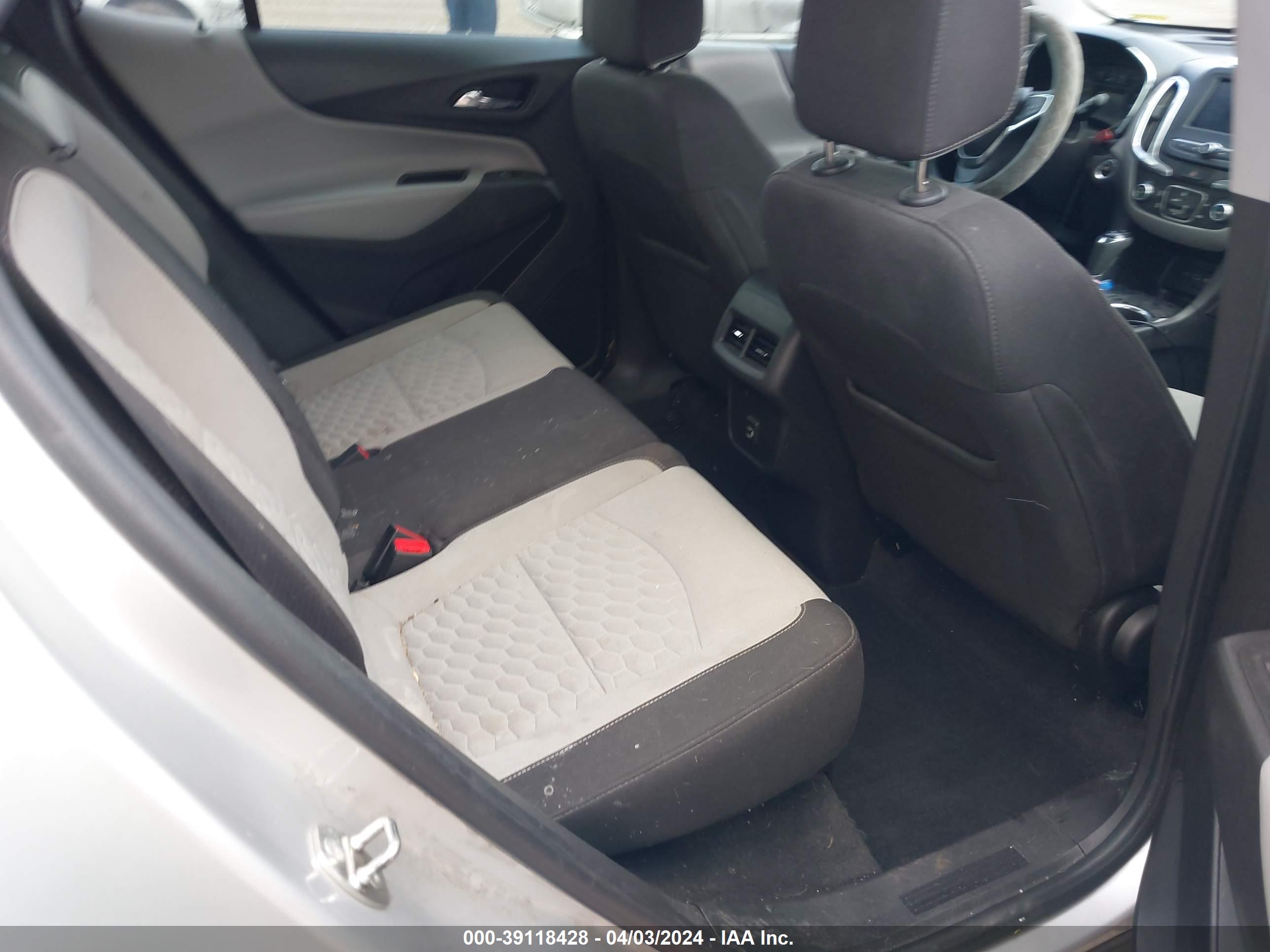 CHEVROLET EQUINOX image 8