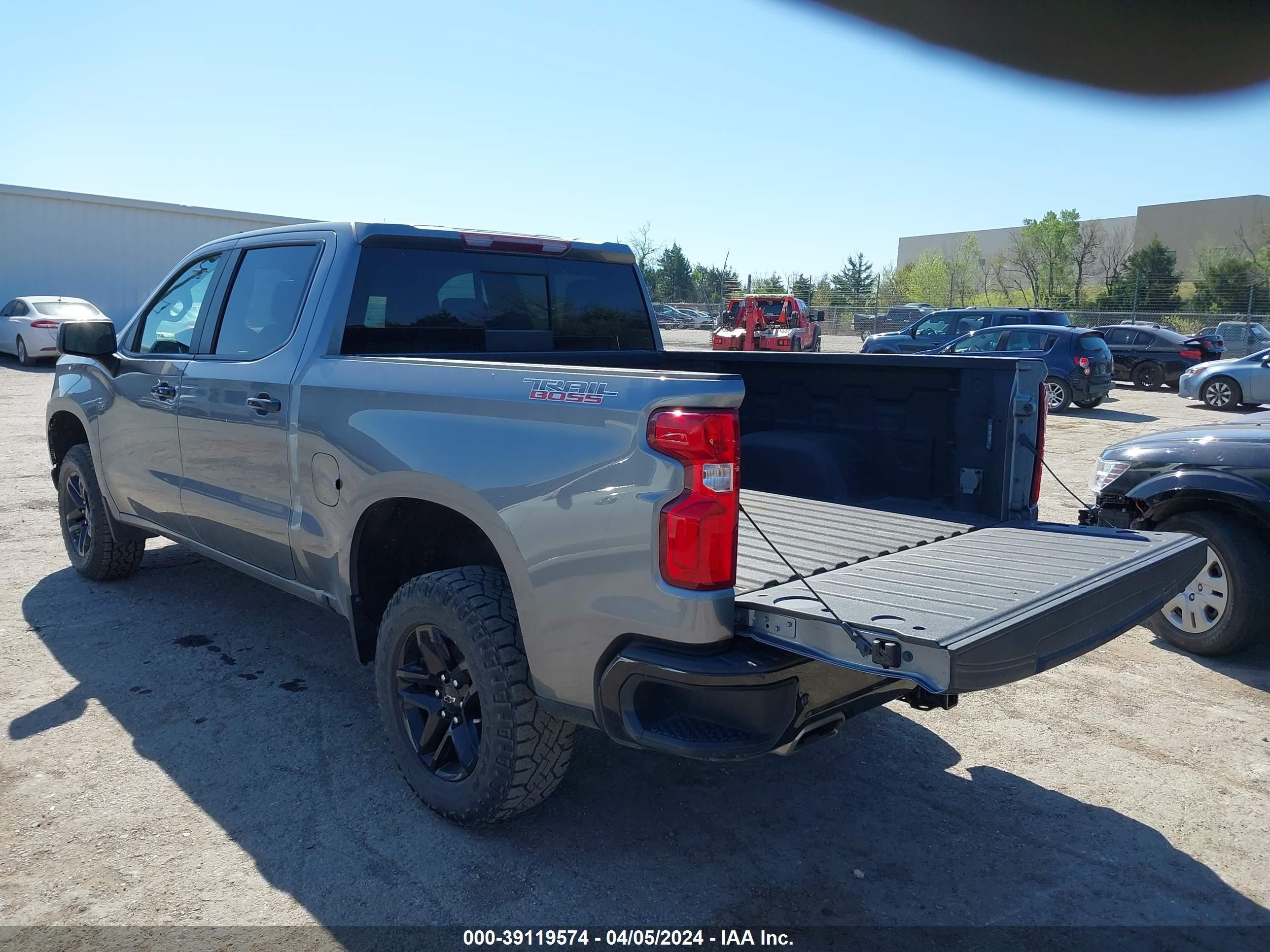 CHEVROLET SILVERADO image 3