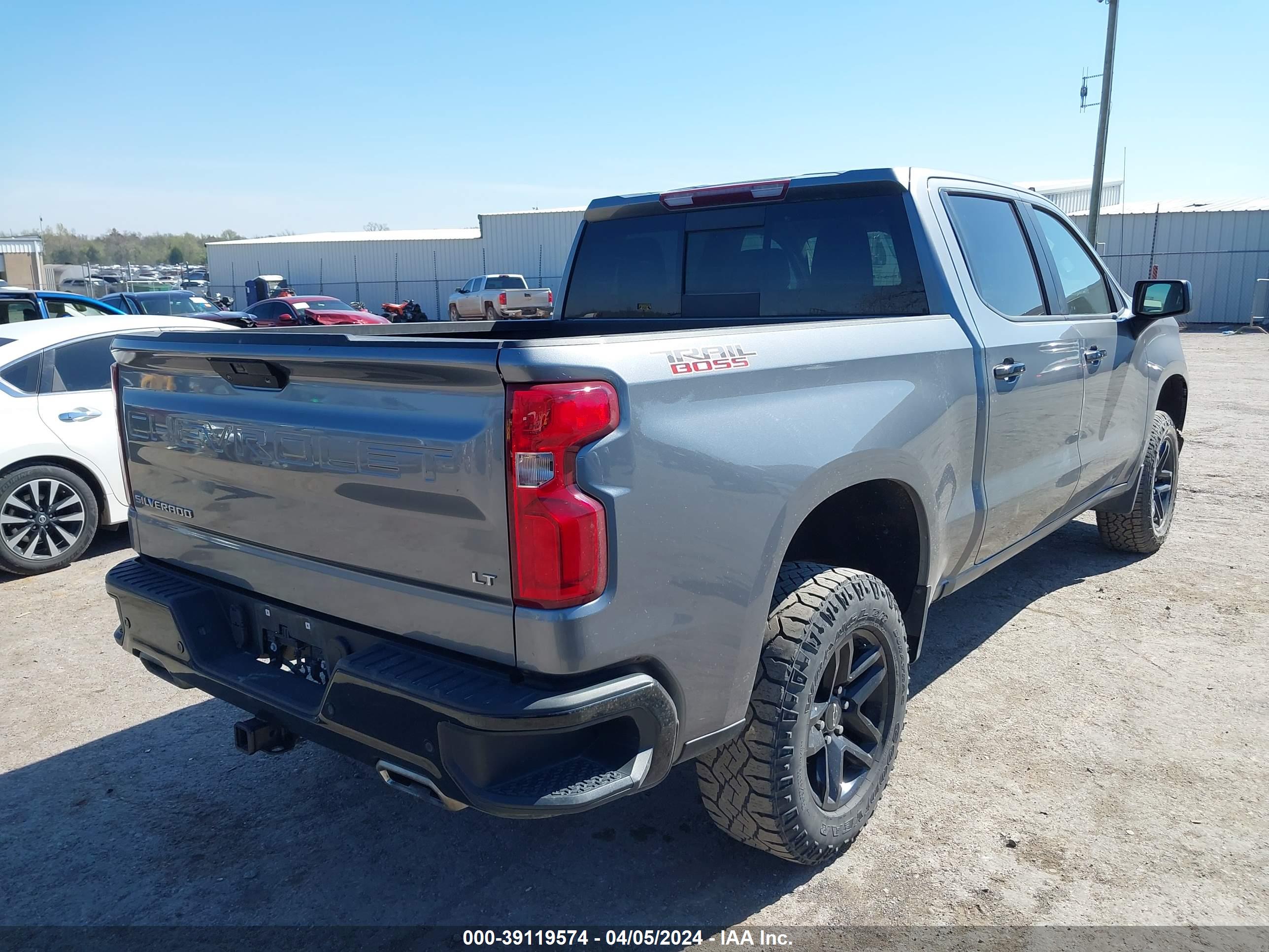 CHEVROLET SILVERADO image 4