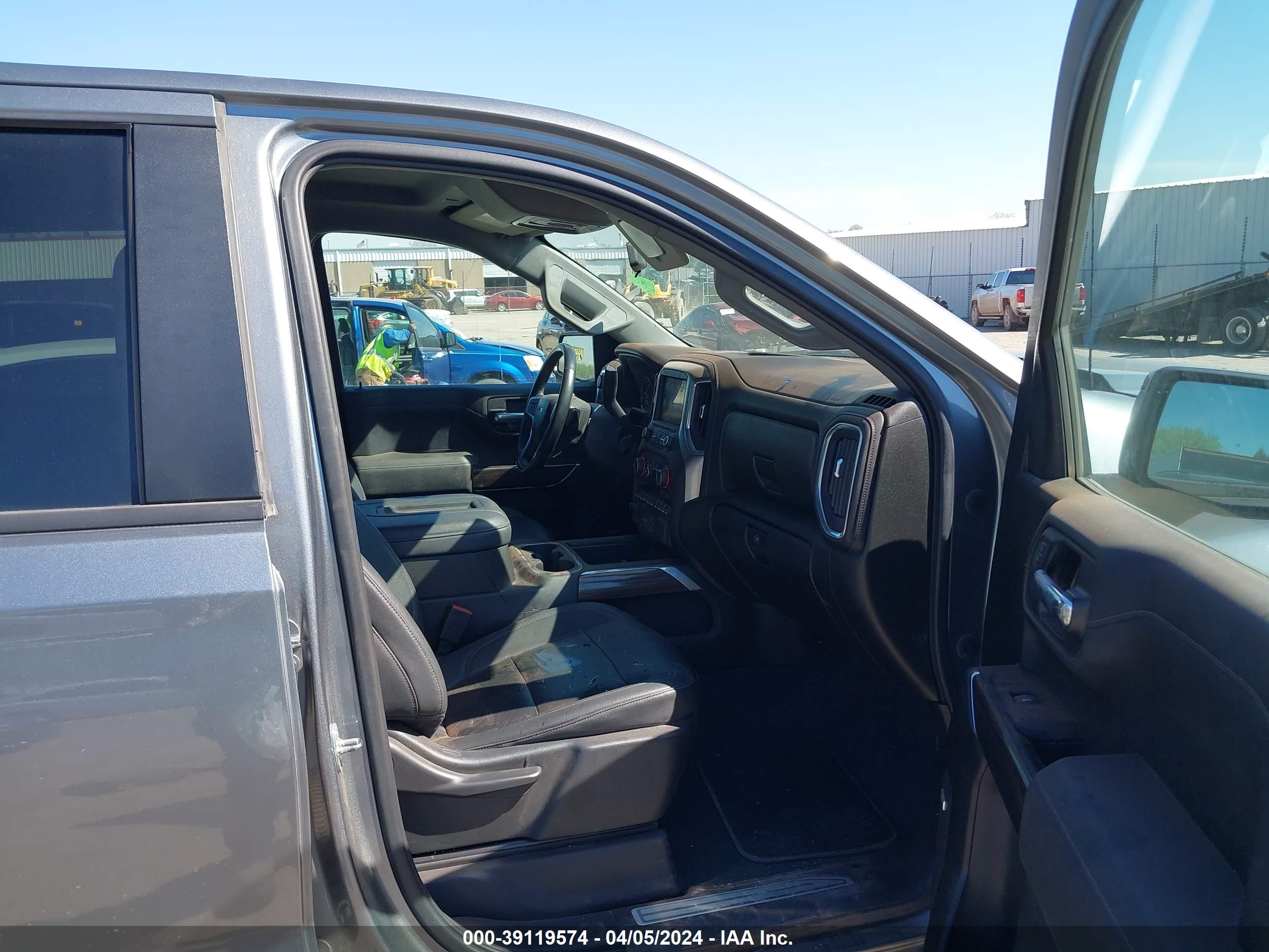 CHEVROLET SILVERADO image 5