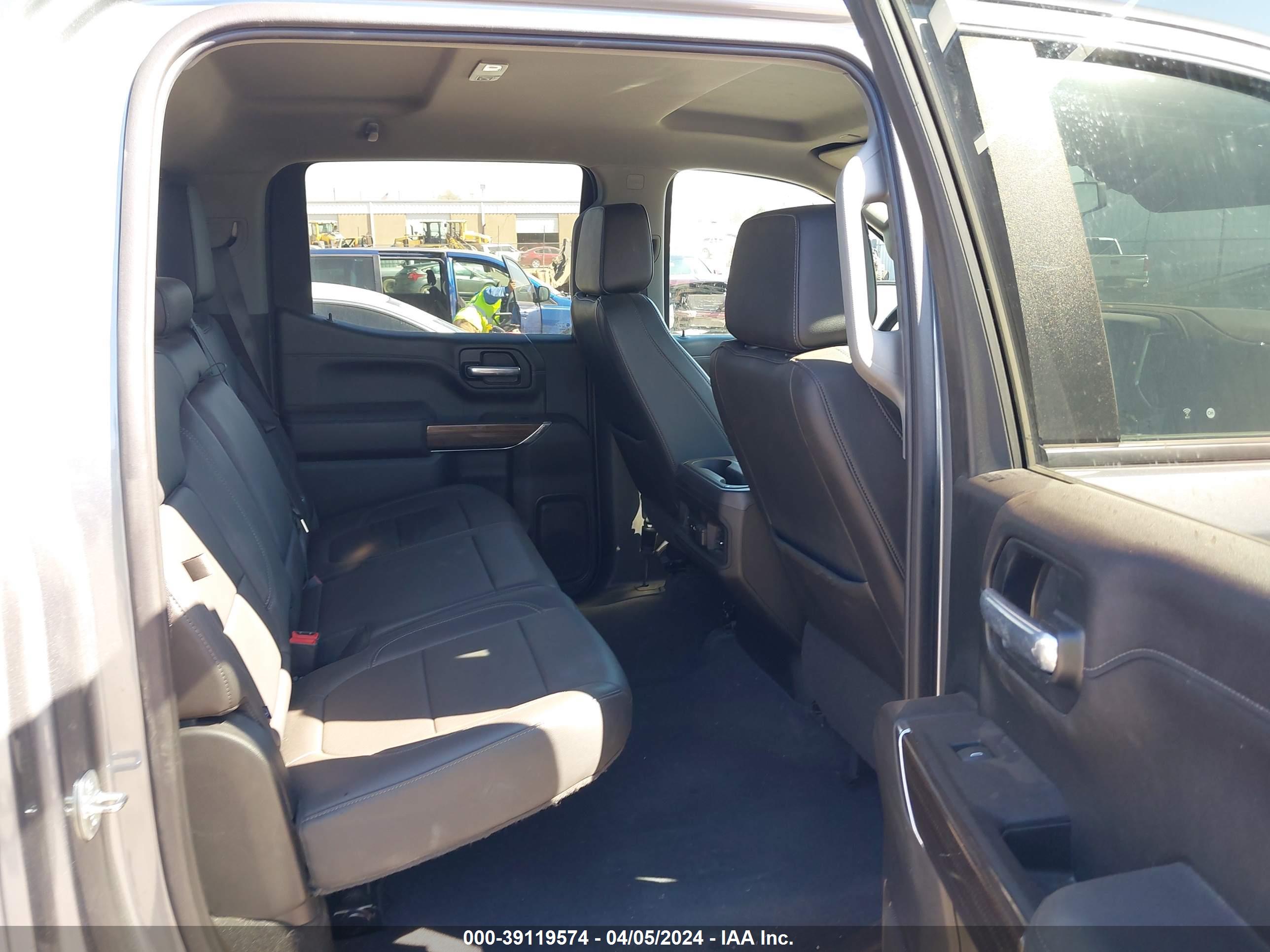 CHEVROLET SILVERADO image 8