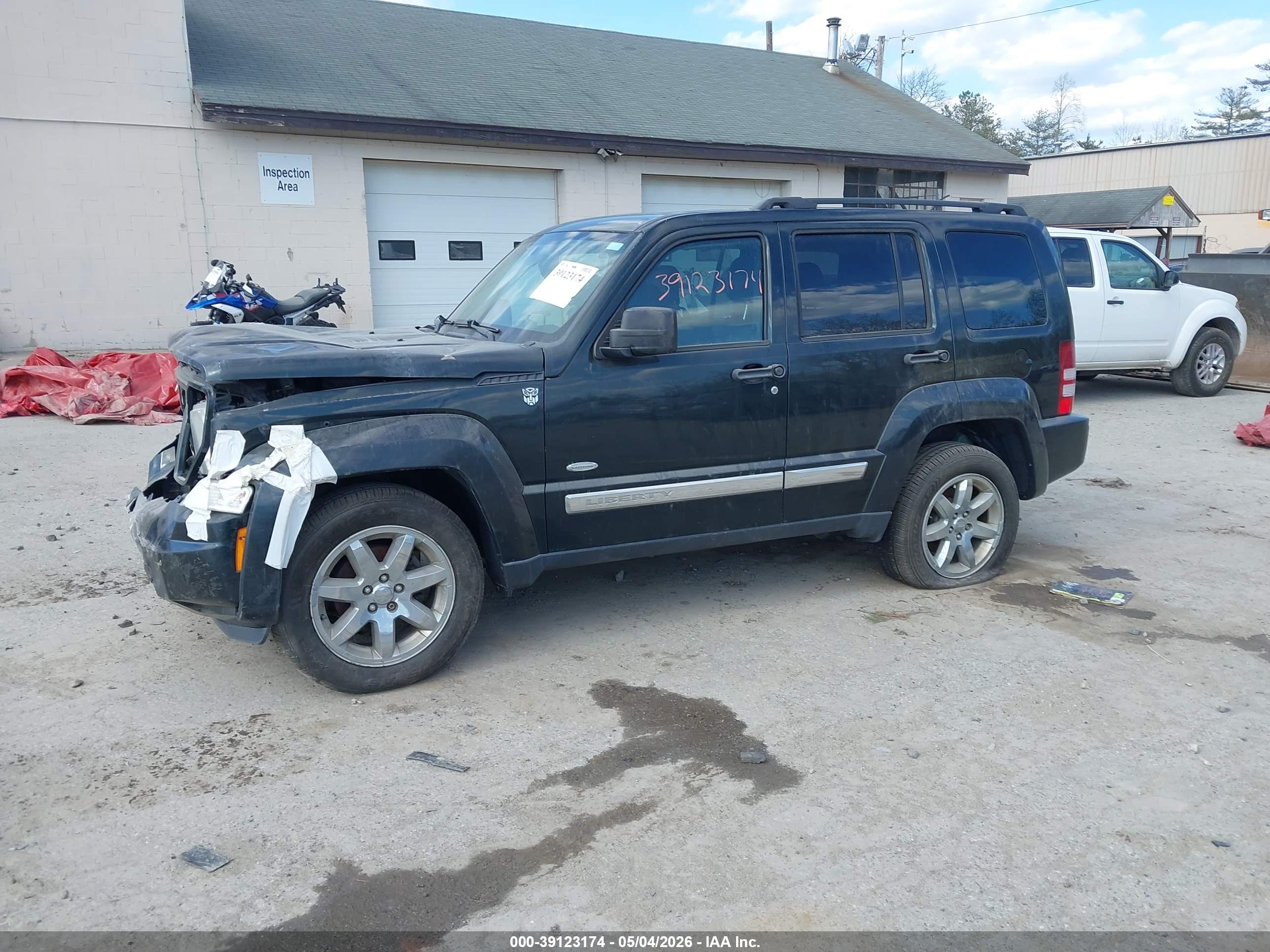 JEEP LIBERTY image 2