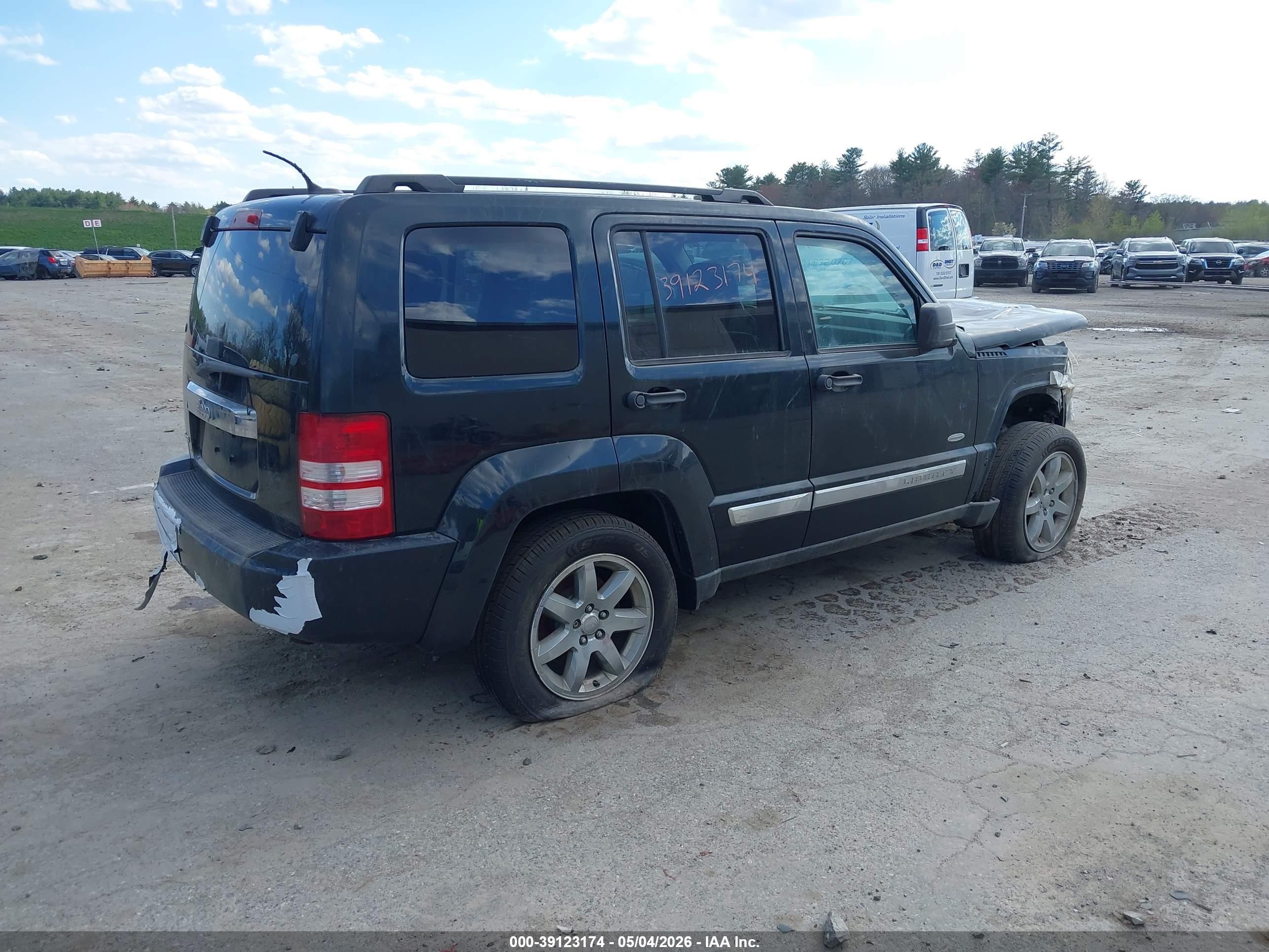 JEEP LIBERTY image 4