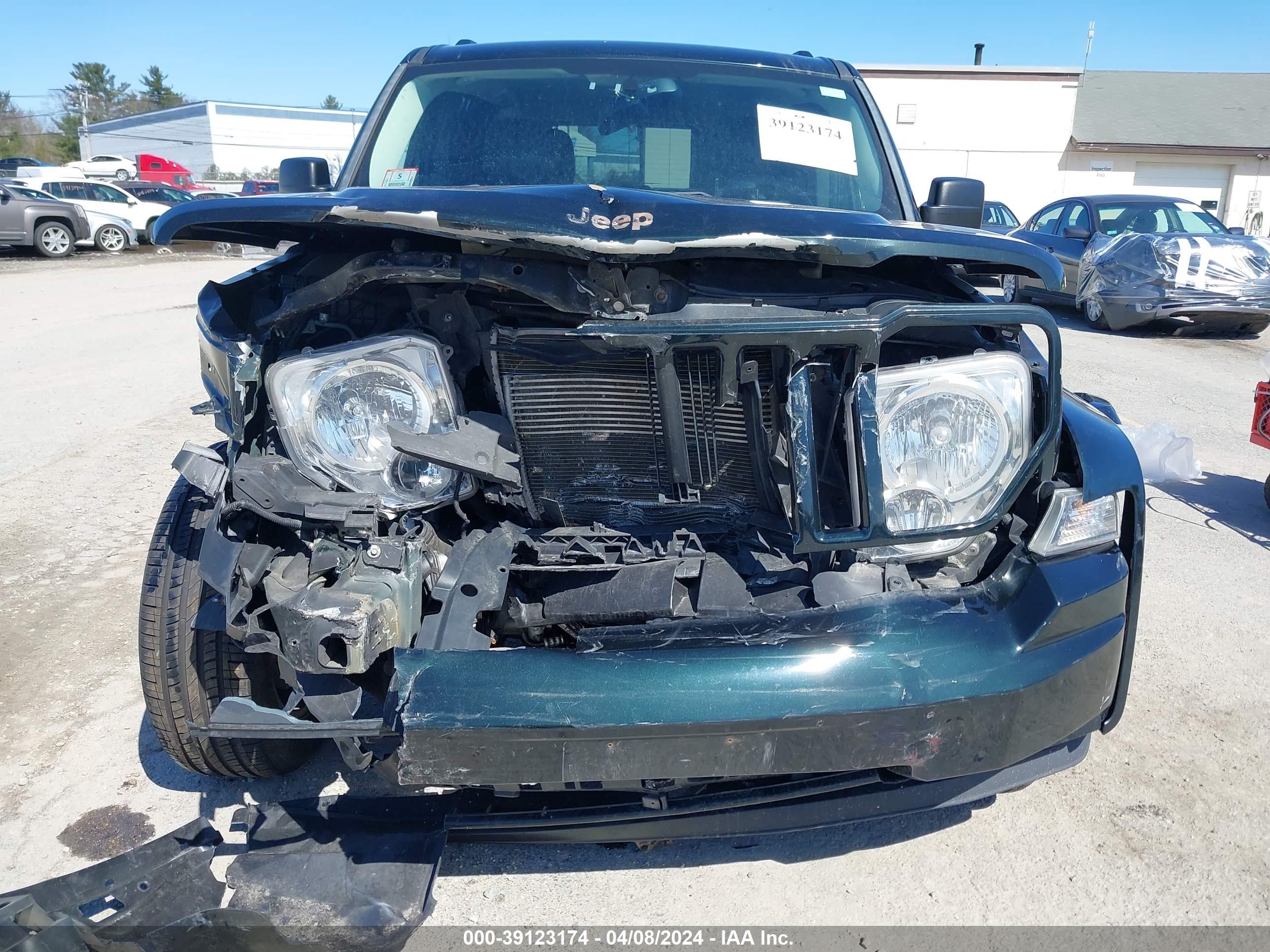JEEP LIBERTY image 6