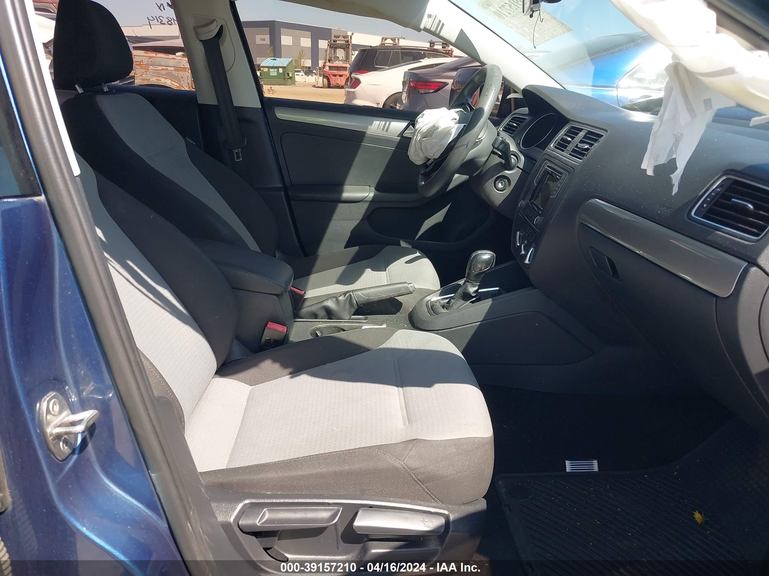 VOLKSWAGEN JETTA image 5