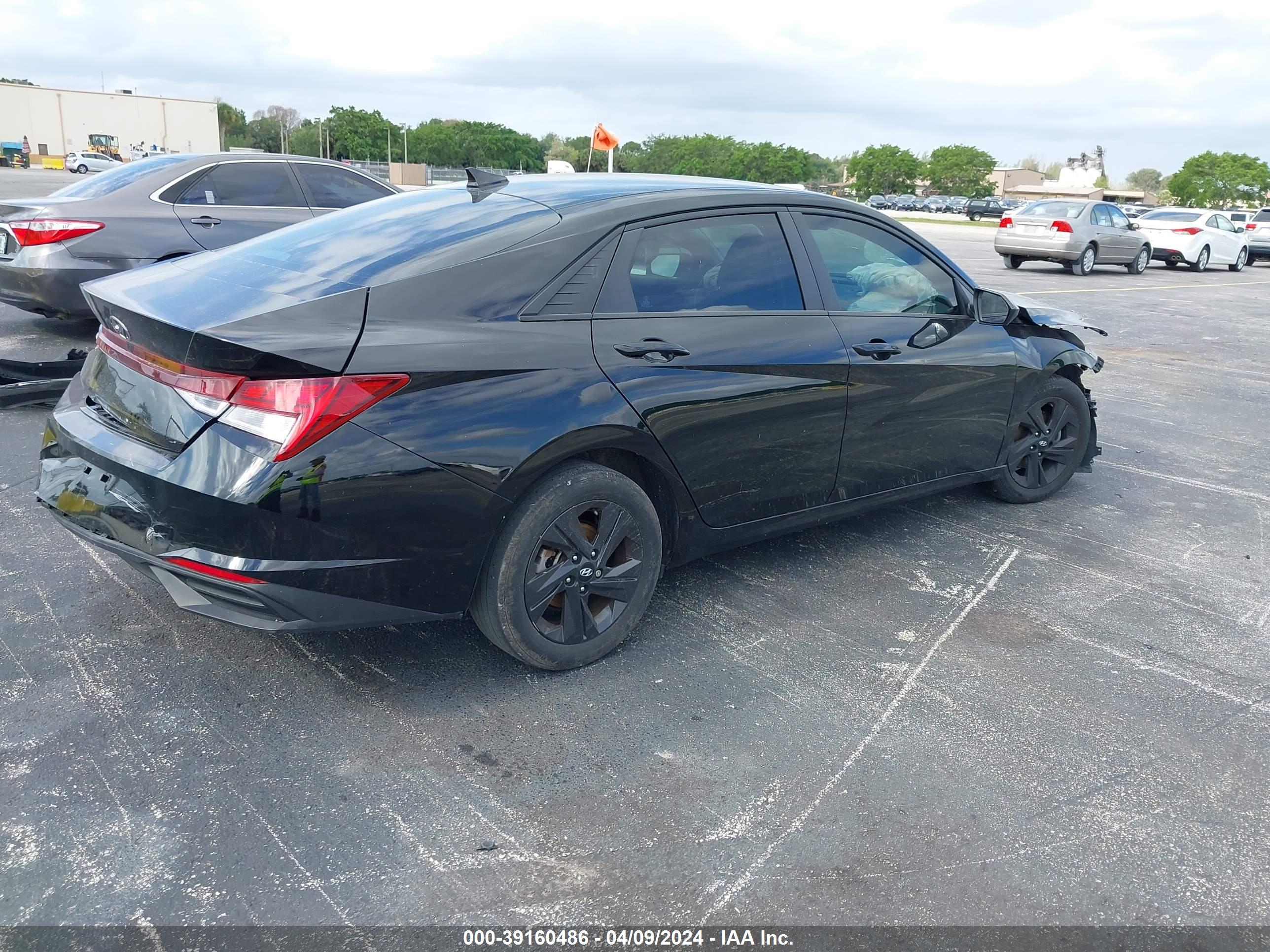 HYUNDAI ELANTRA image 4