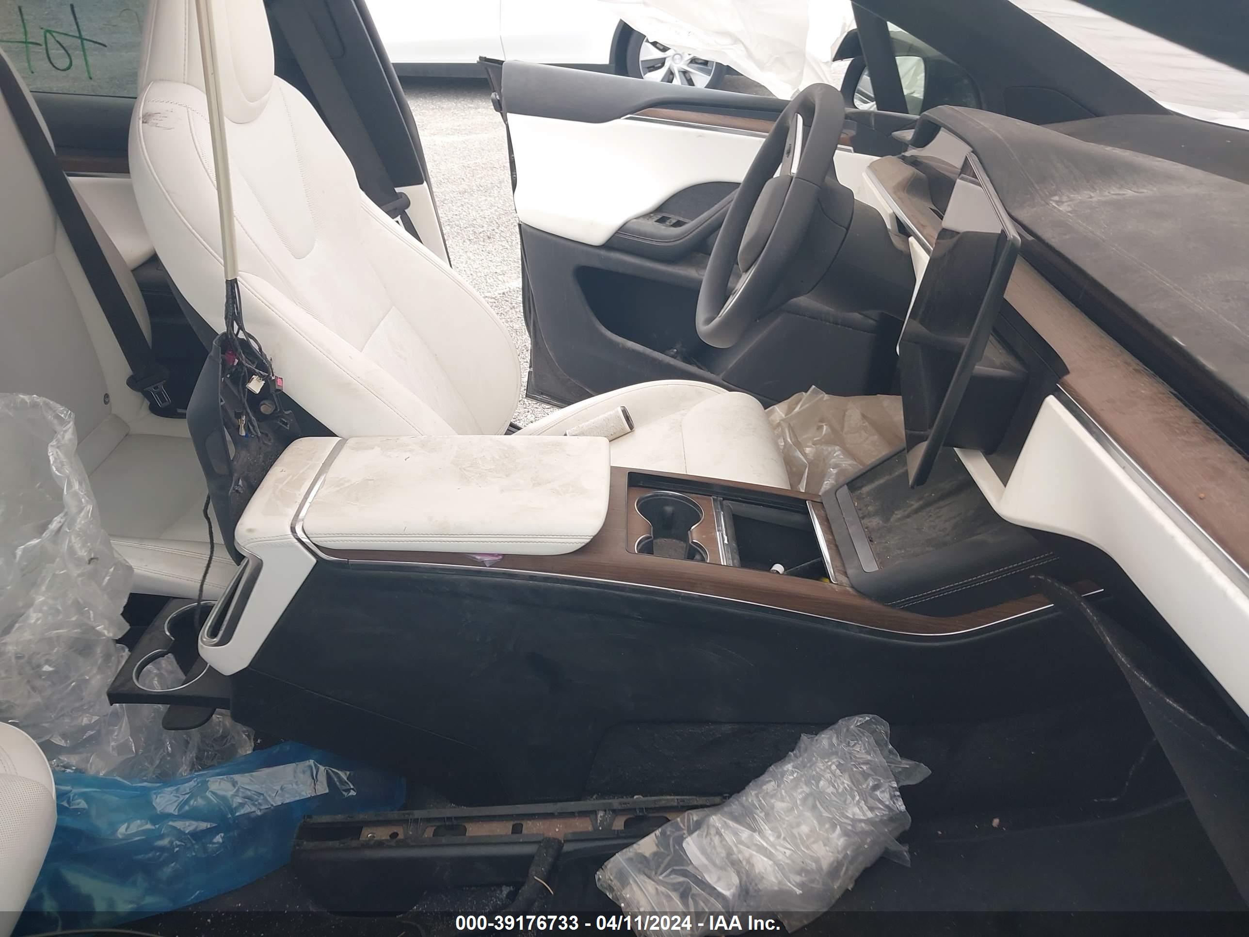 TESLA MODEL image 5