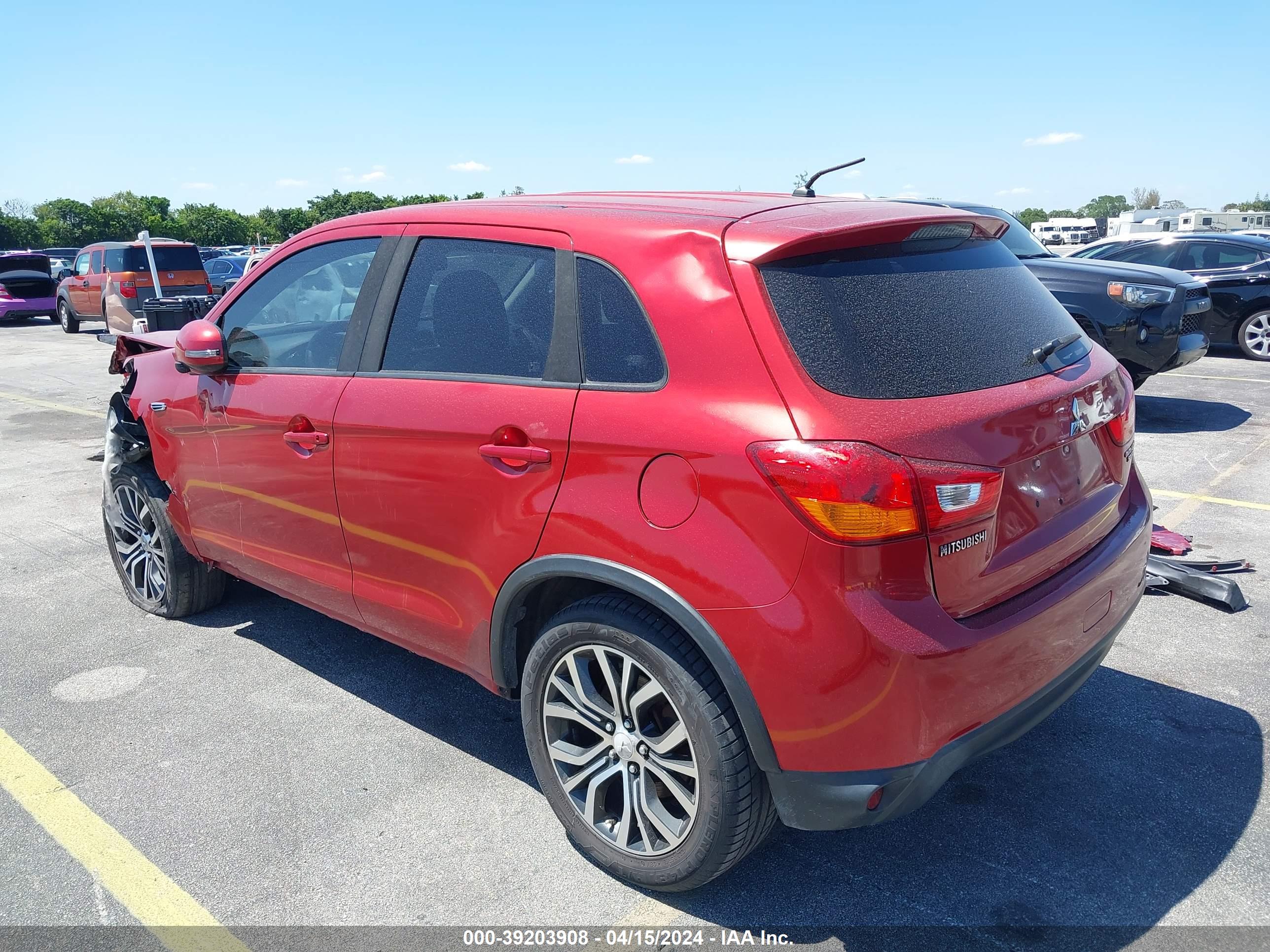 MITSUBISHI OUTLANDER image 3