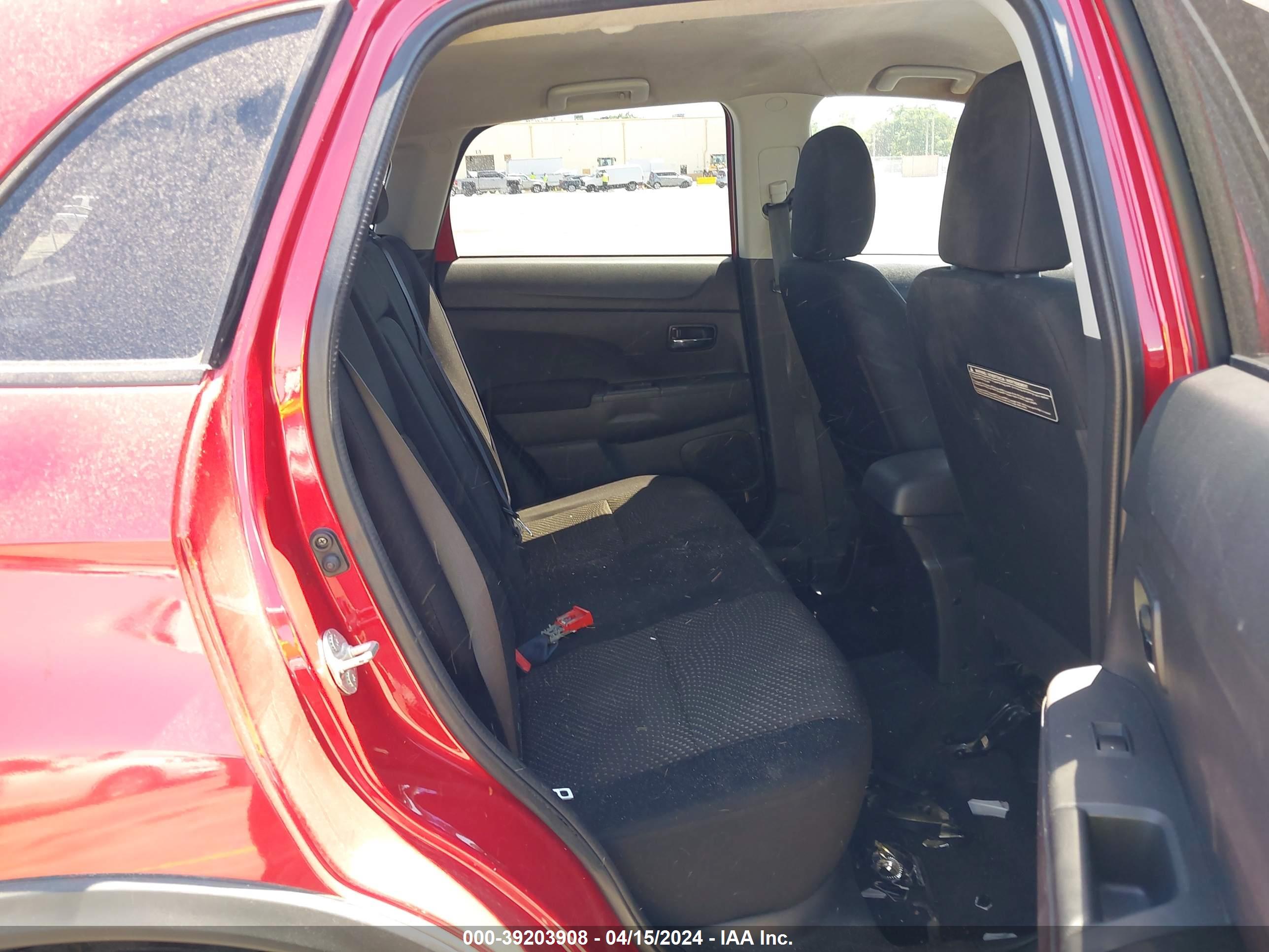 MITSUBISHI OUTLANDER image 8
