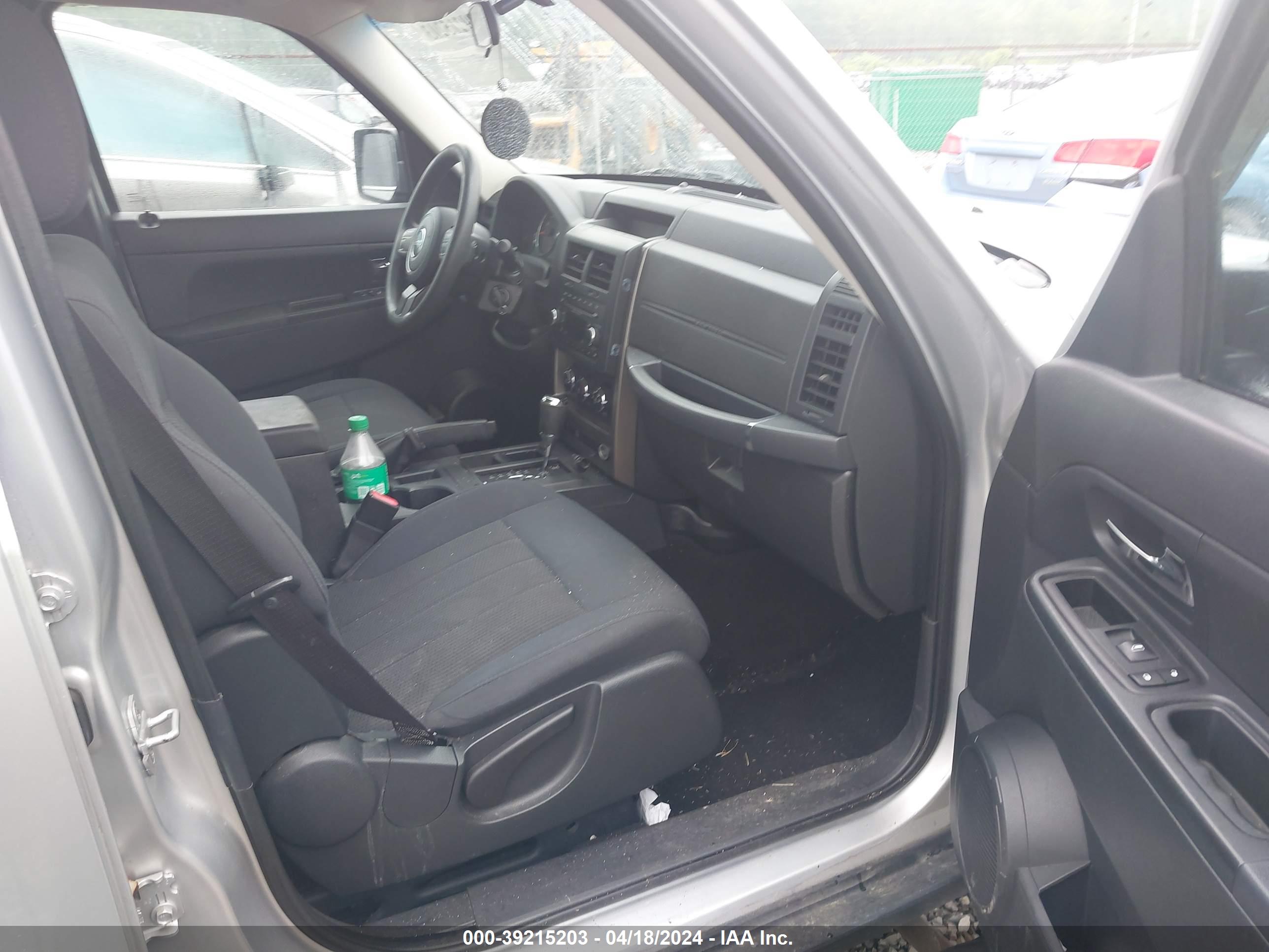 JEEP LIBERTY image 5