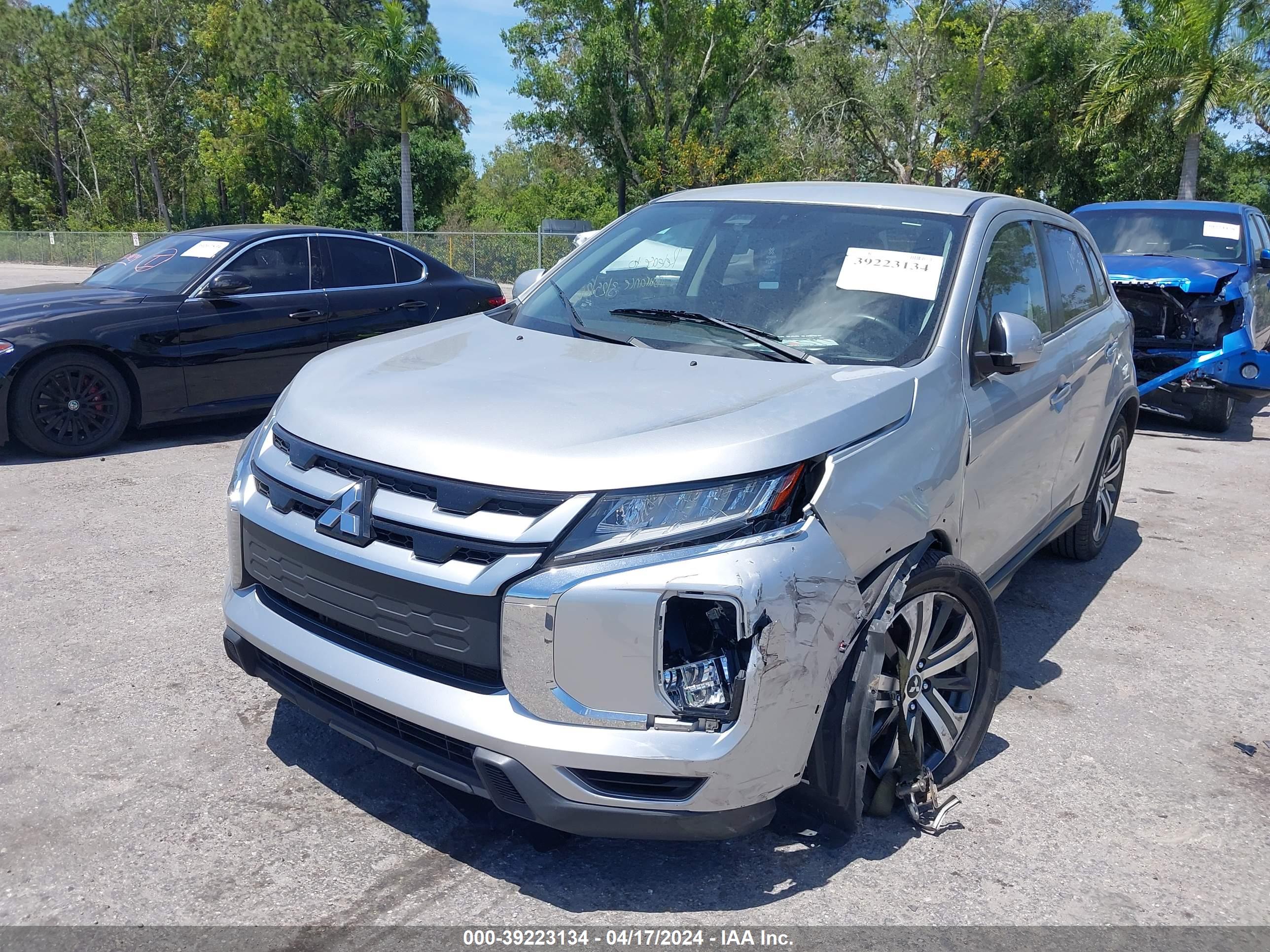 MITSUBISHI OUTLANDER image 2