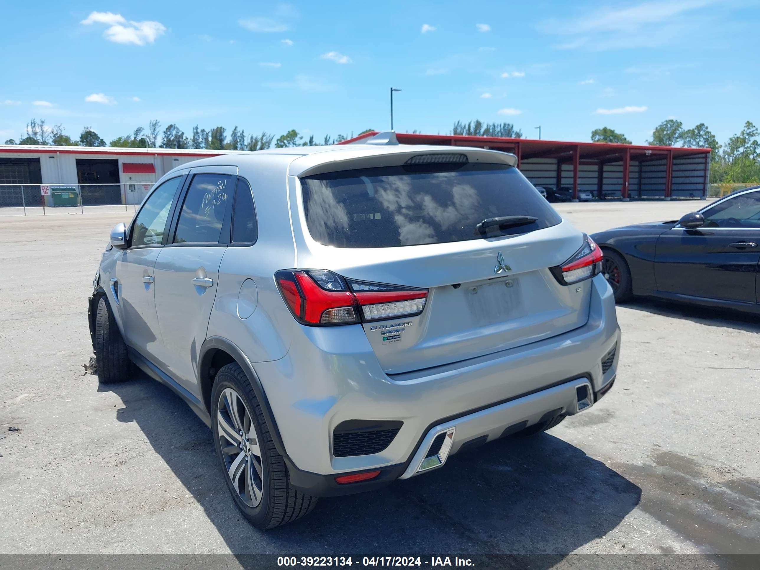 MITSUBISHI OUTLANDER image 3