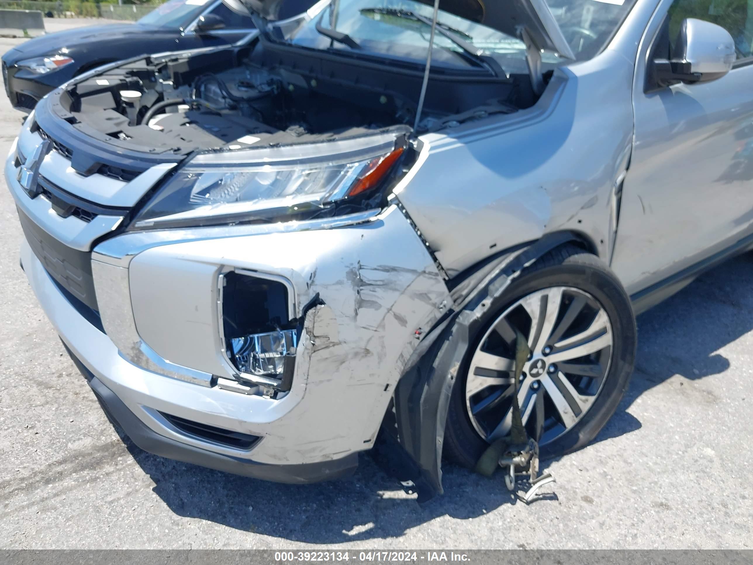 MITSUBISHI OUTLANDER image 6
