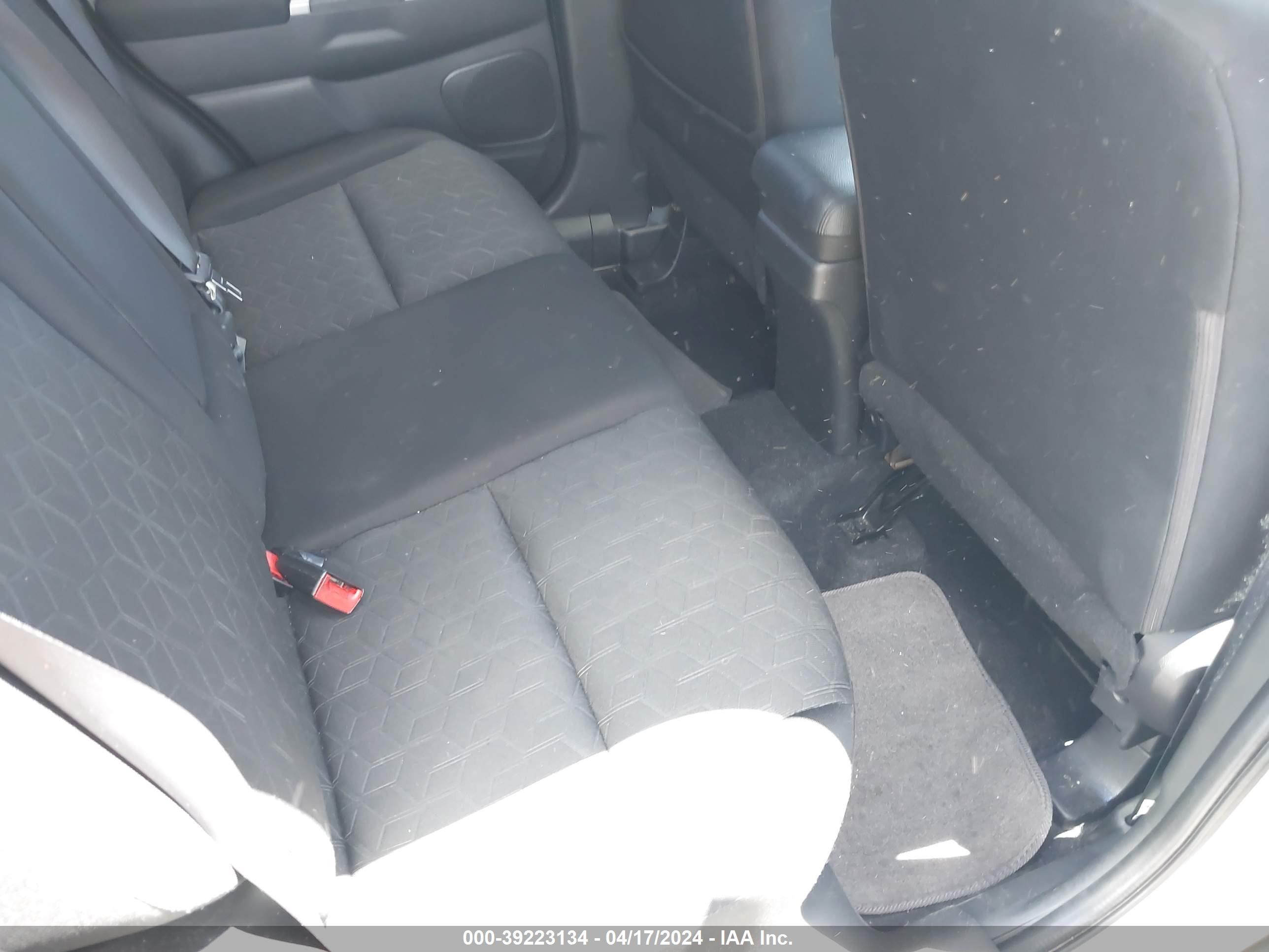 MITSUBISHI OUTLANDER image 8