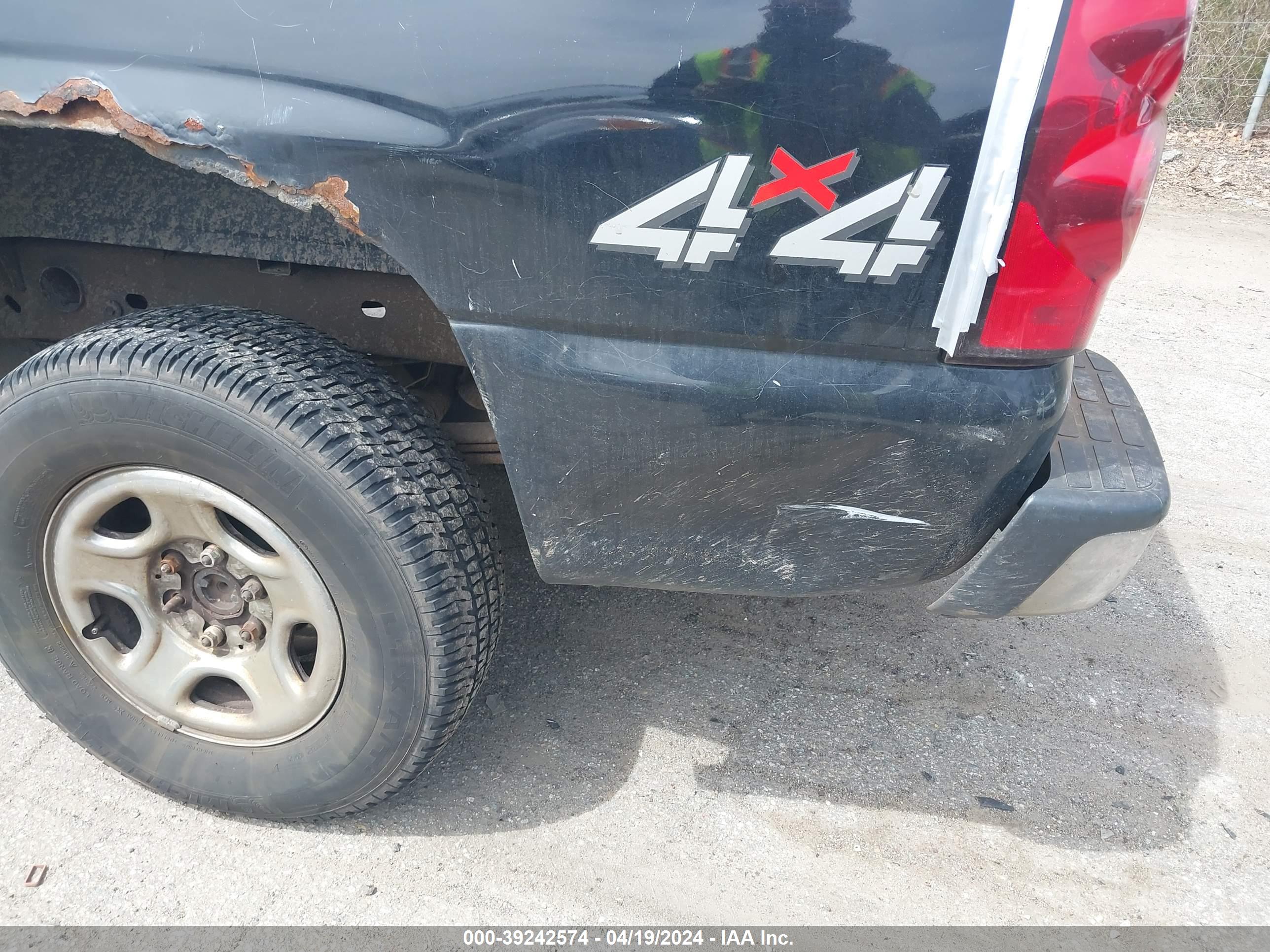 CHEVROLET SILVERADO image 6