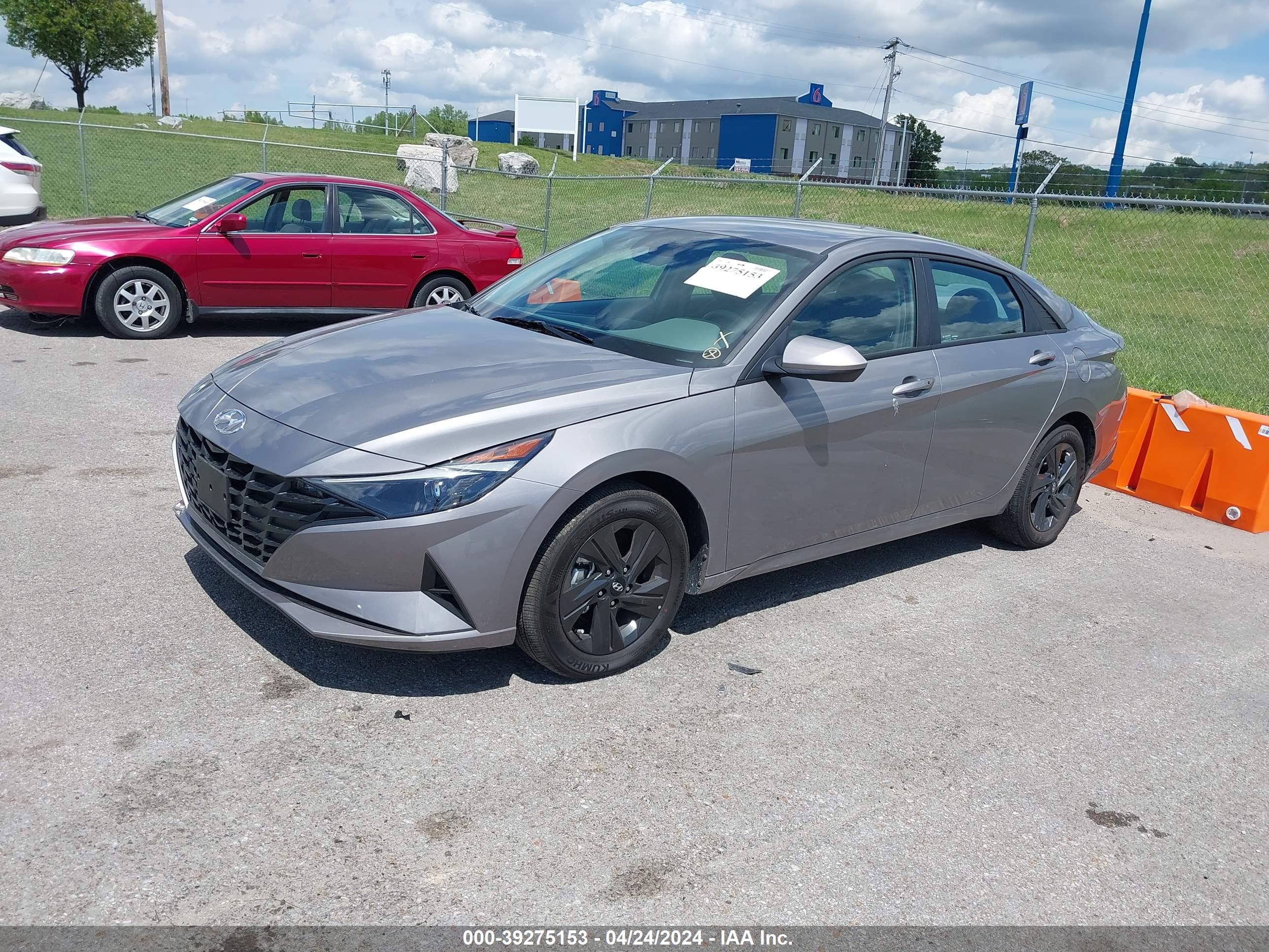 HYUNDAI ELANTRA image 2