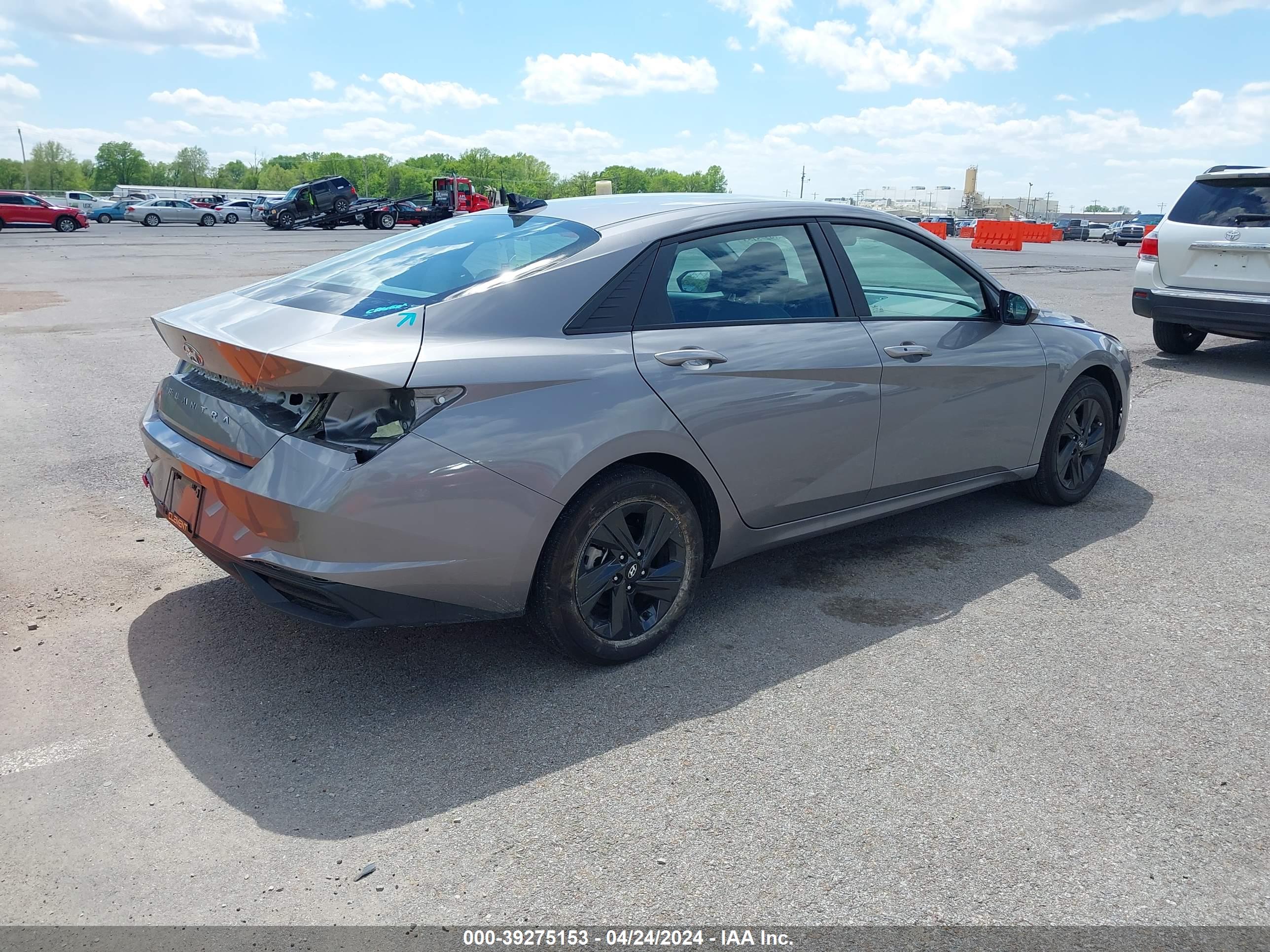 HYUNDAI ELANTRA image 4