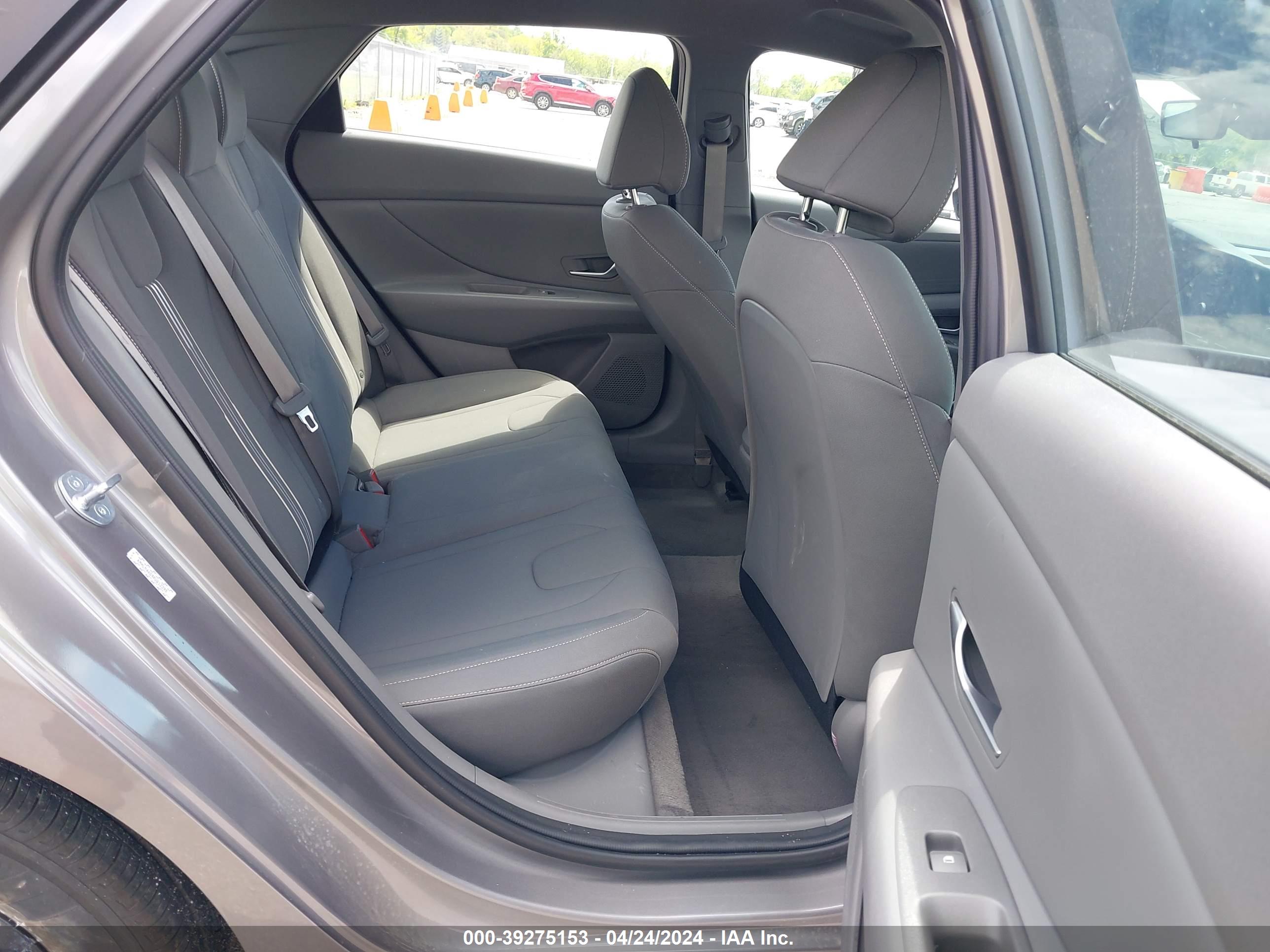 HYUNDAI ELANTRA image 8