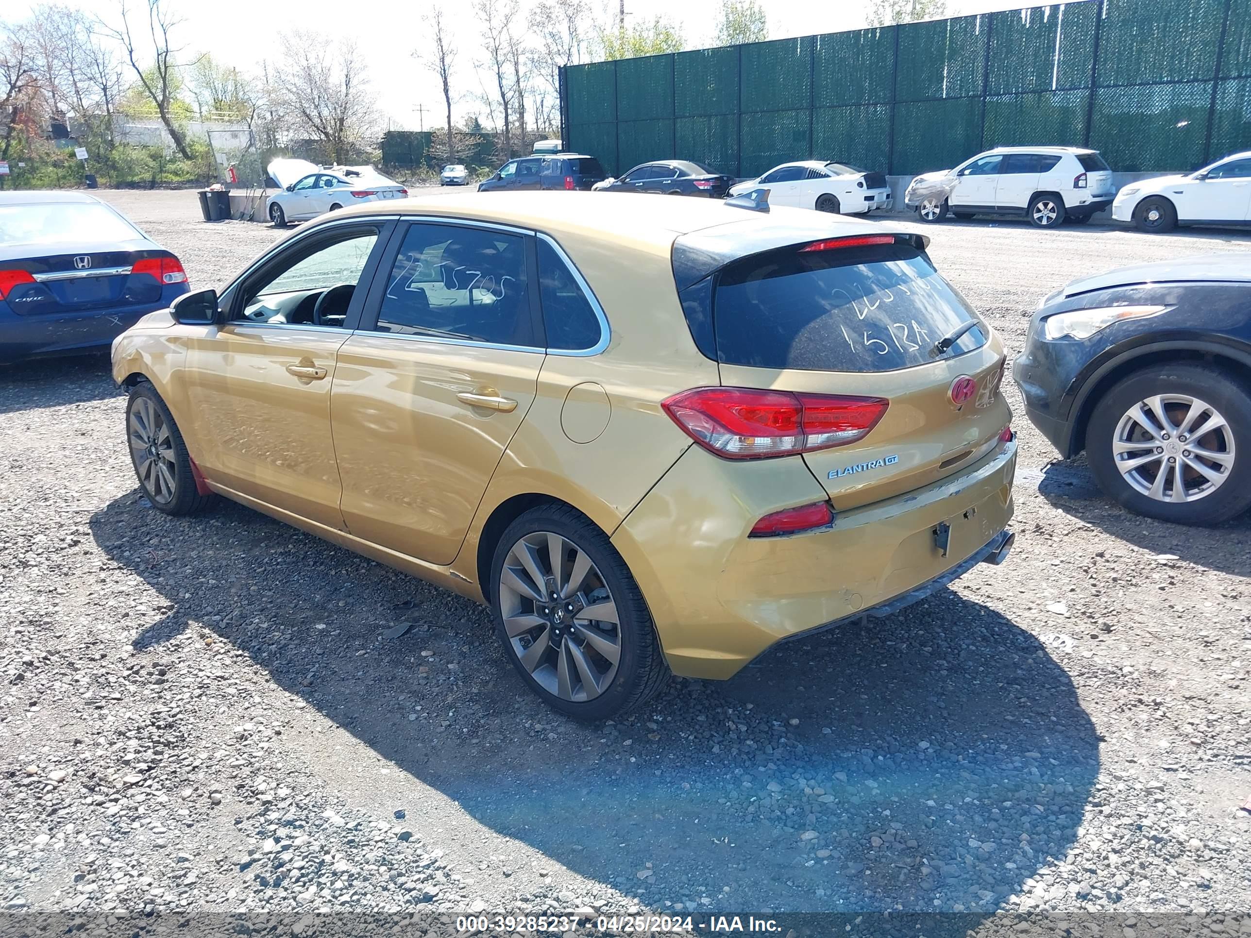 HYUNDAI ELANTRA image 3