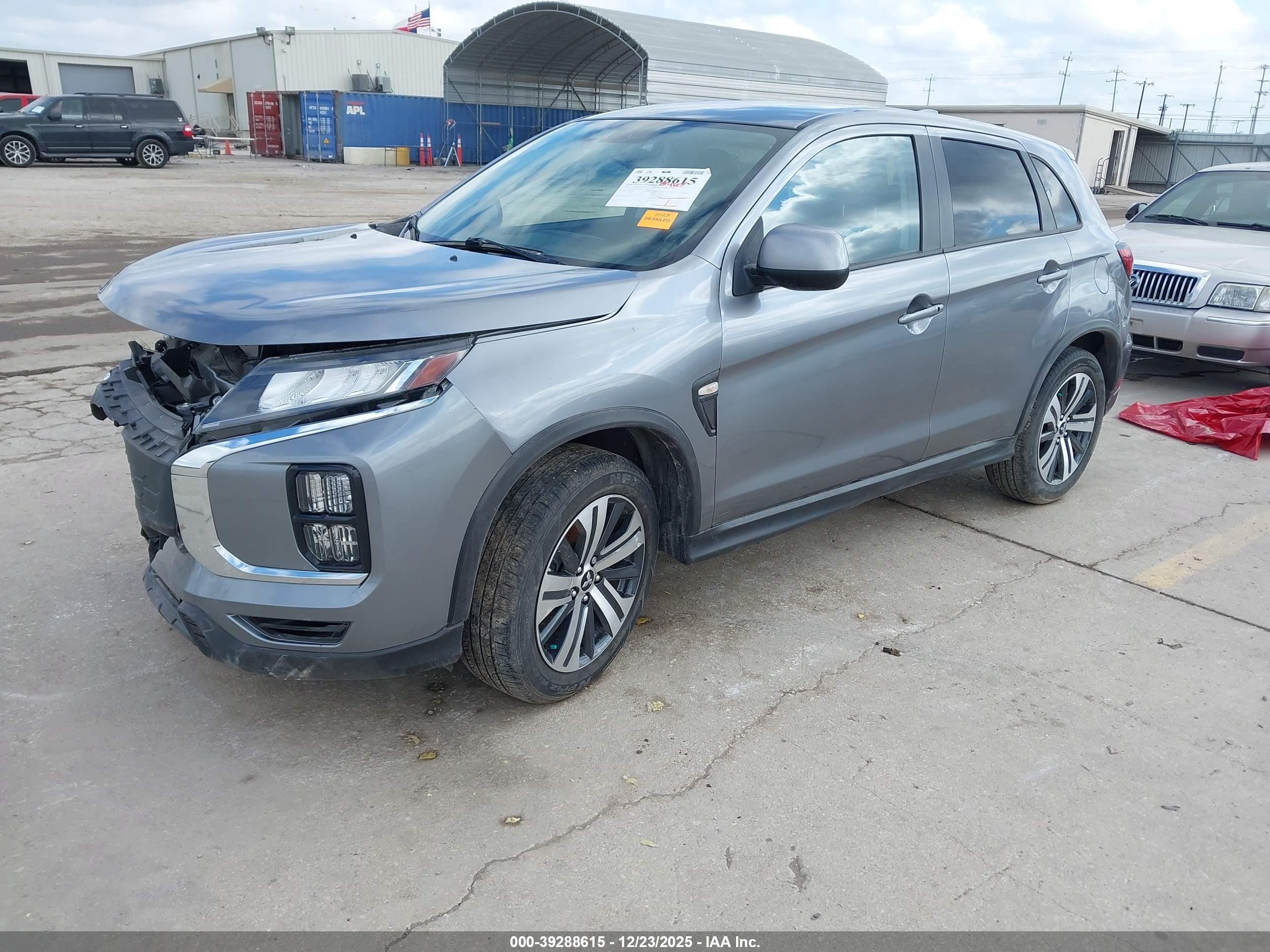MITSUBISHI OUTLANDER image 2
