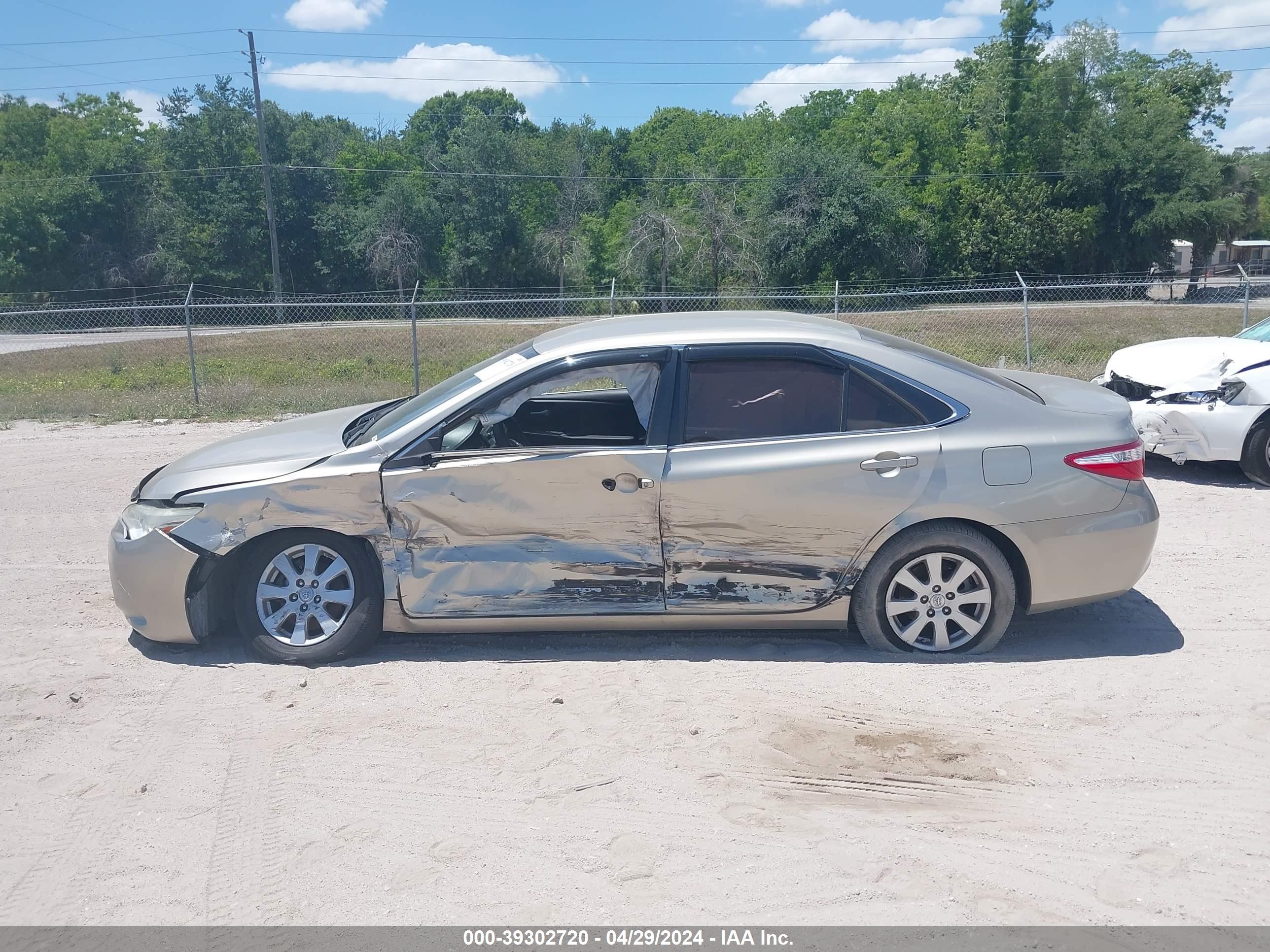 TOYOTA CAMRY image 6