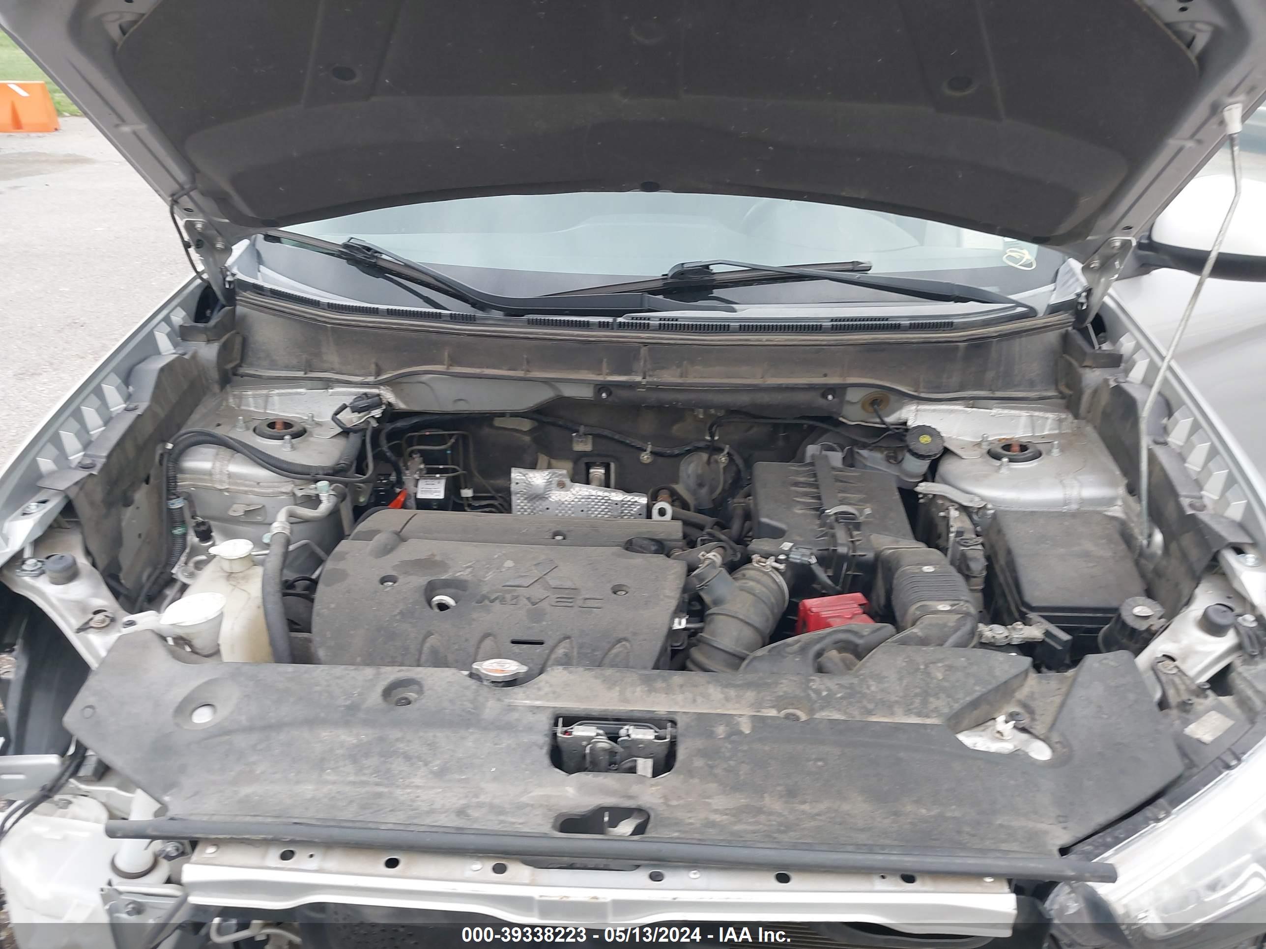 MITSUBISHI OUTLANDER image 10