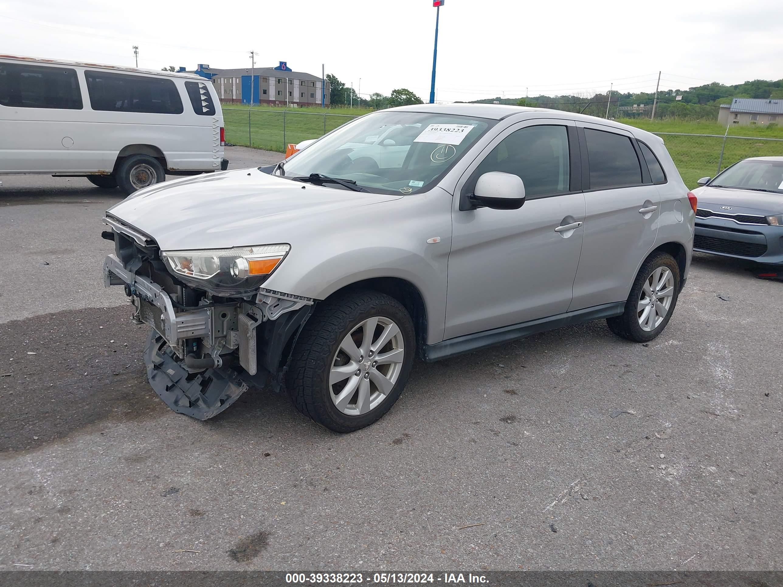 MITSUBISHI OUTLANDER image 2