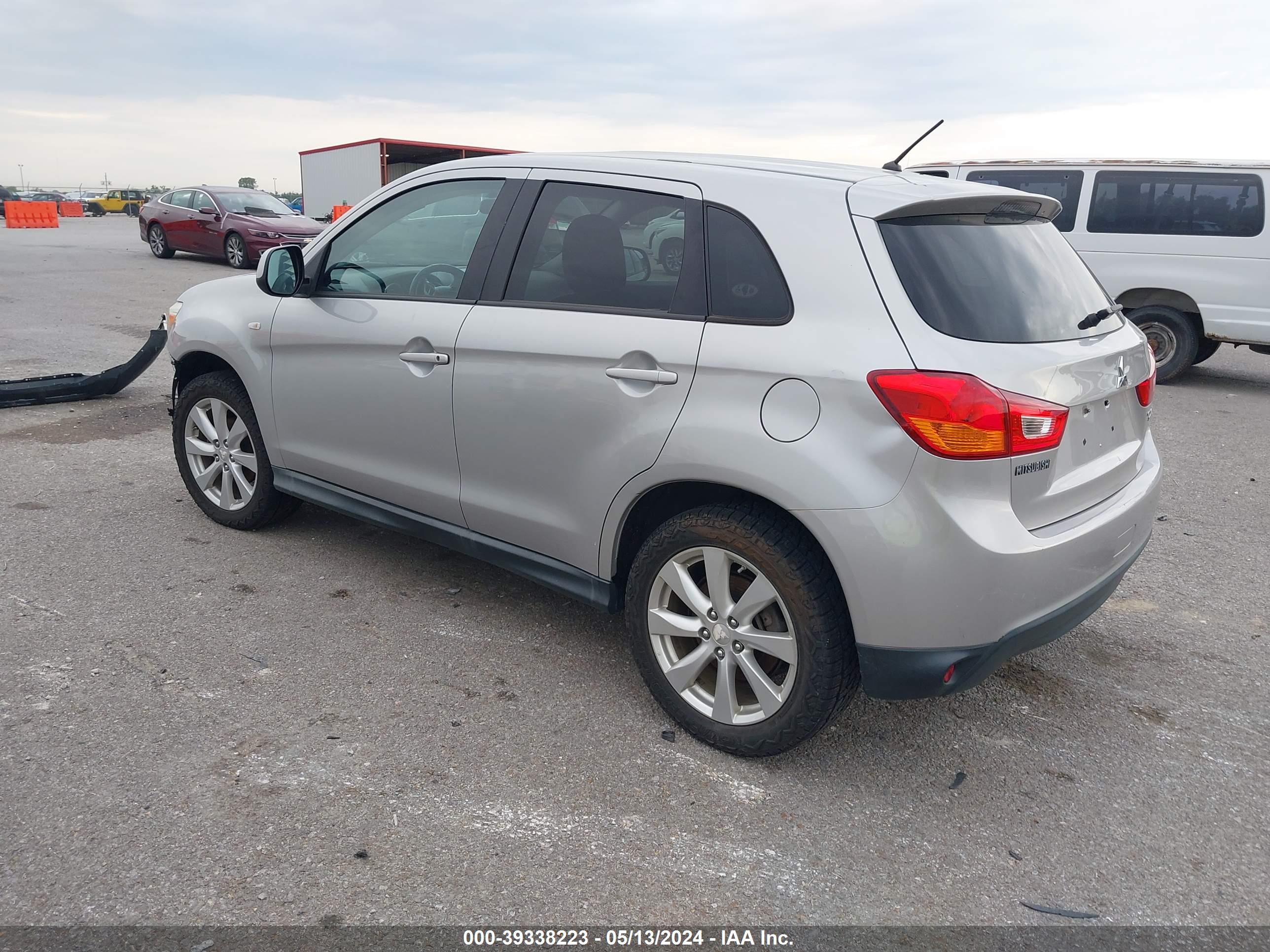 MITSUBISHI OUTLANDER image 3