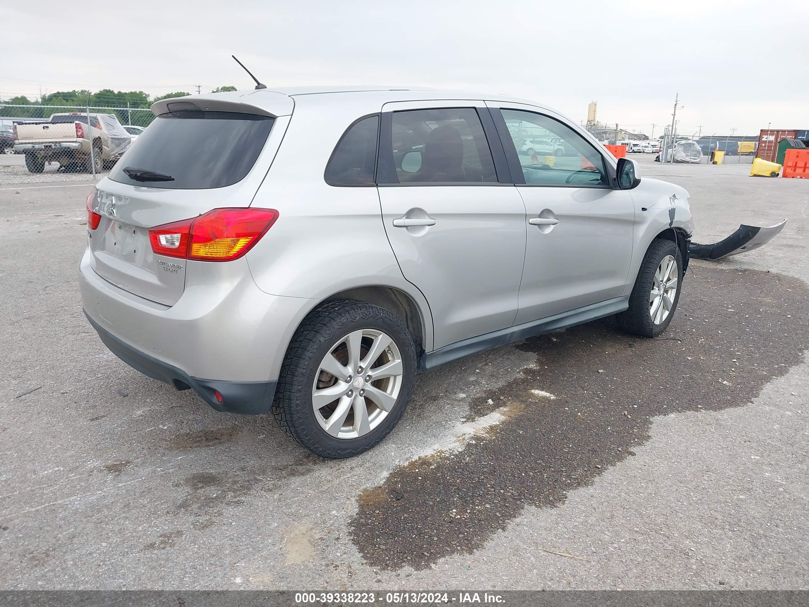 MITSUBISHI OUTLANDER image 4