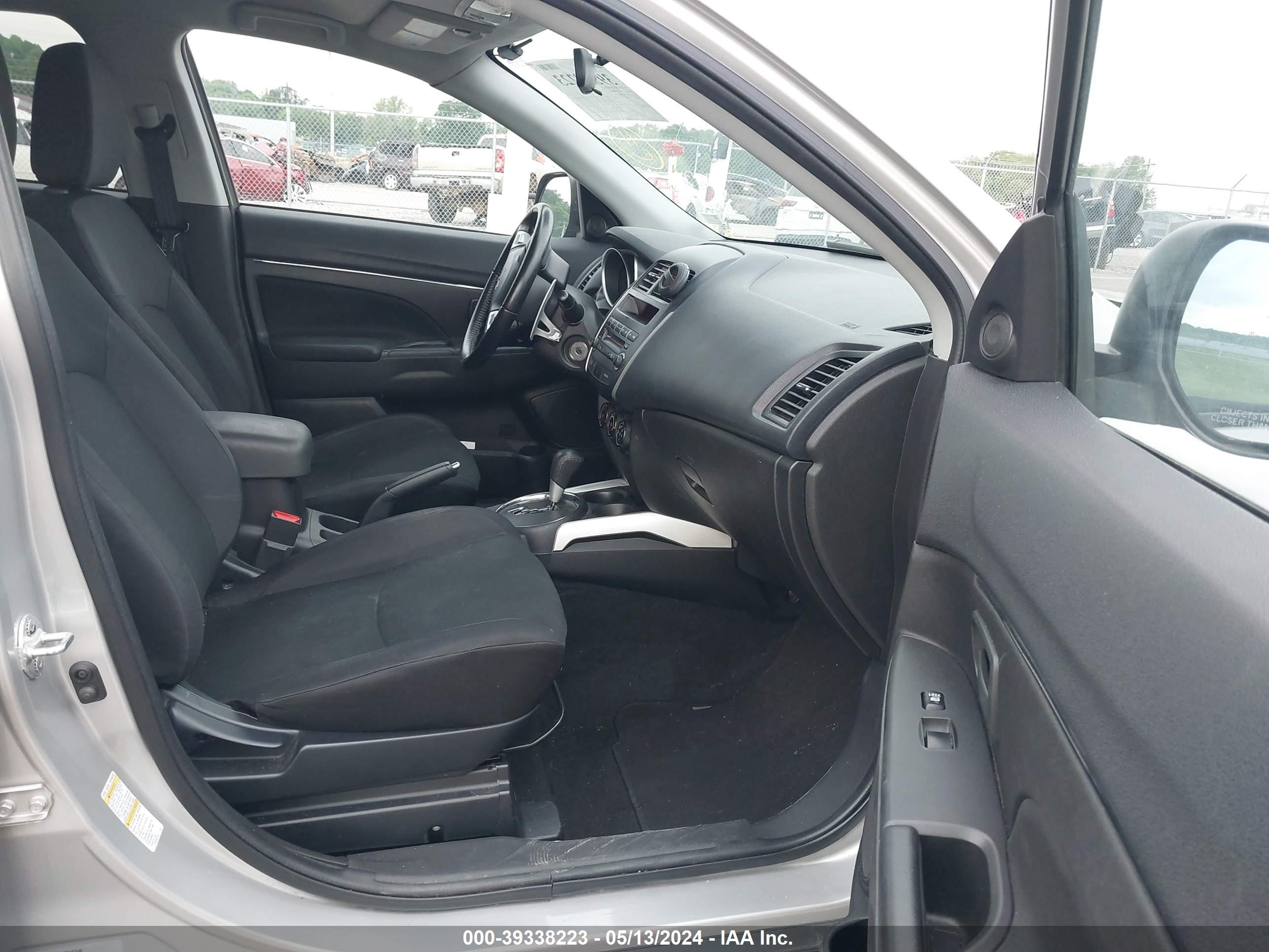 MITSUBISHI OUTLANDER image 5