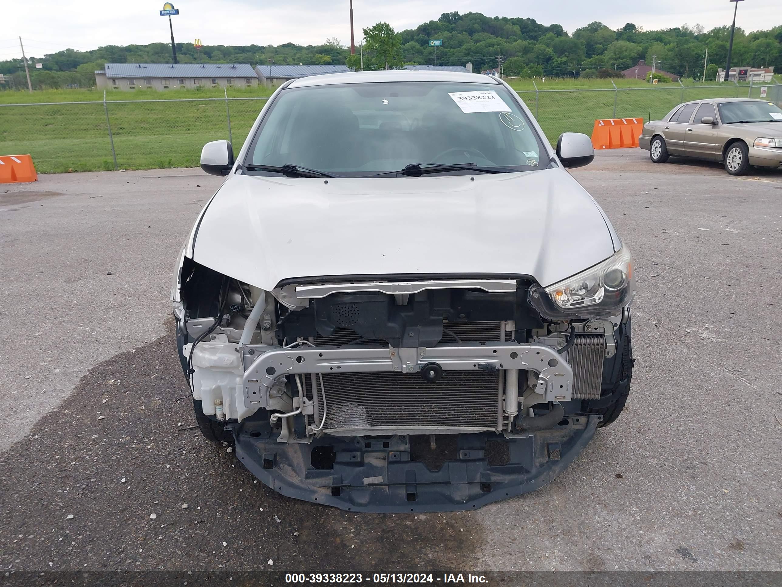 MITSUBISHI OUTLANDER image 6