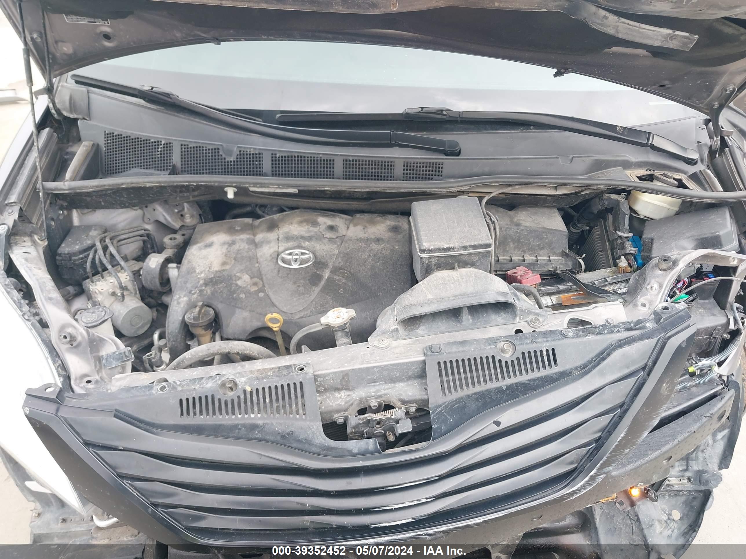 TOYOTA SIENNA image 10
