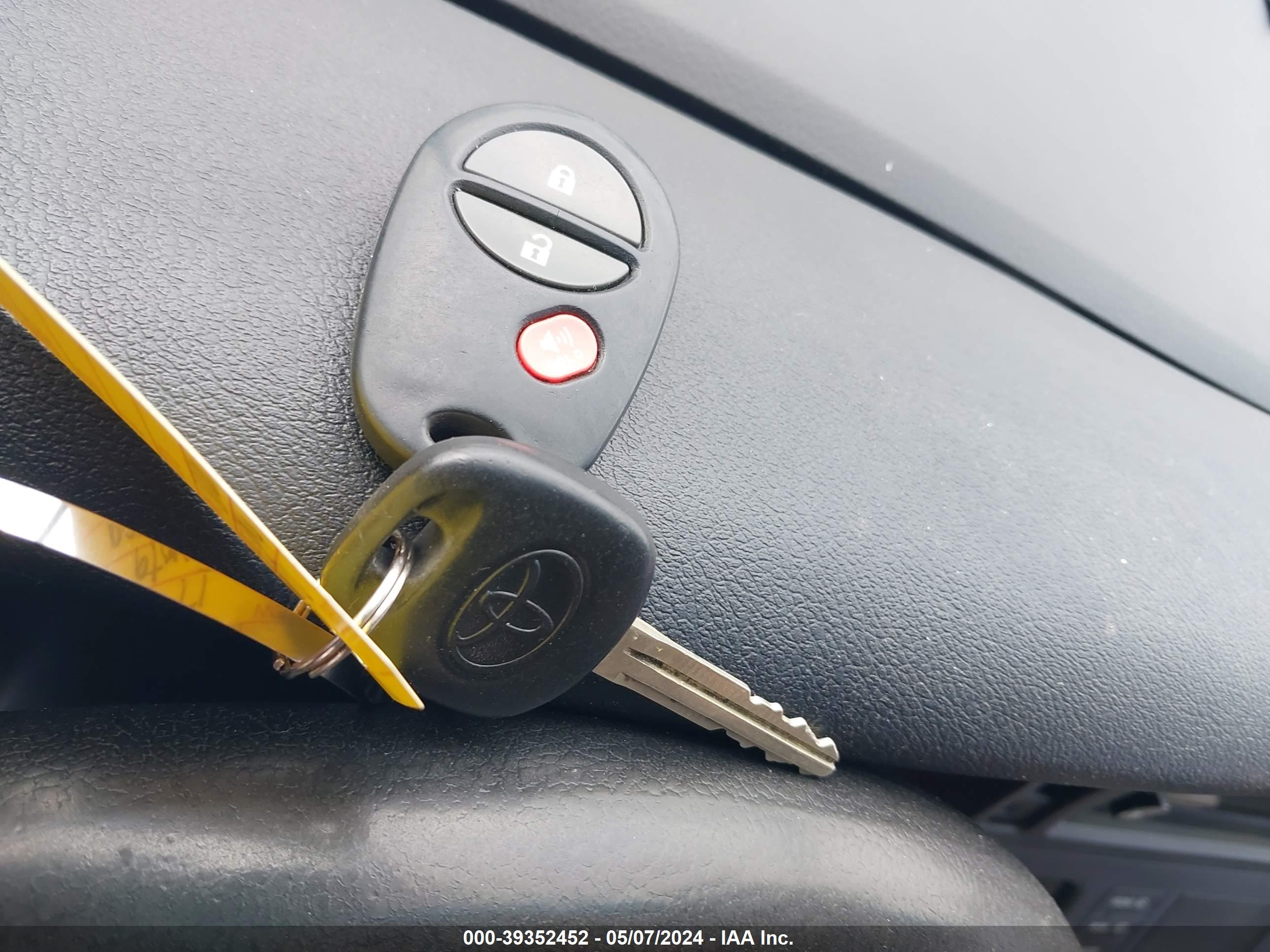 TOYOTA SIENNA image 11