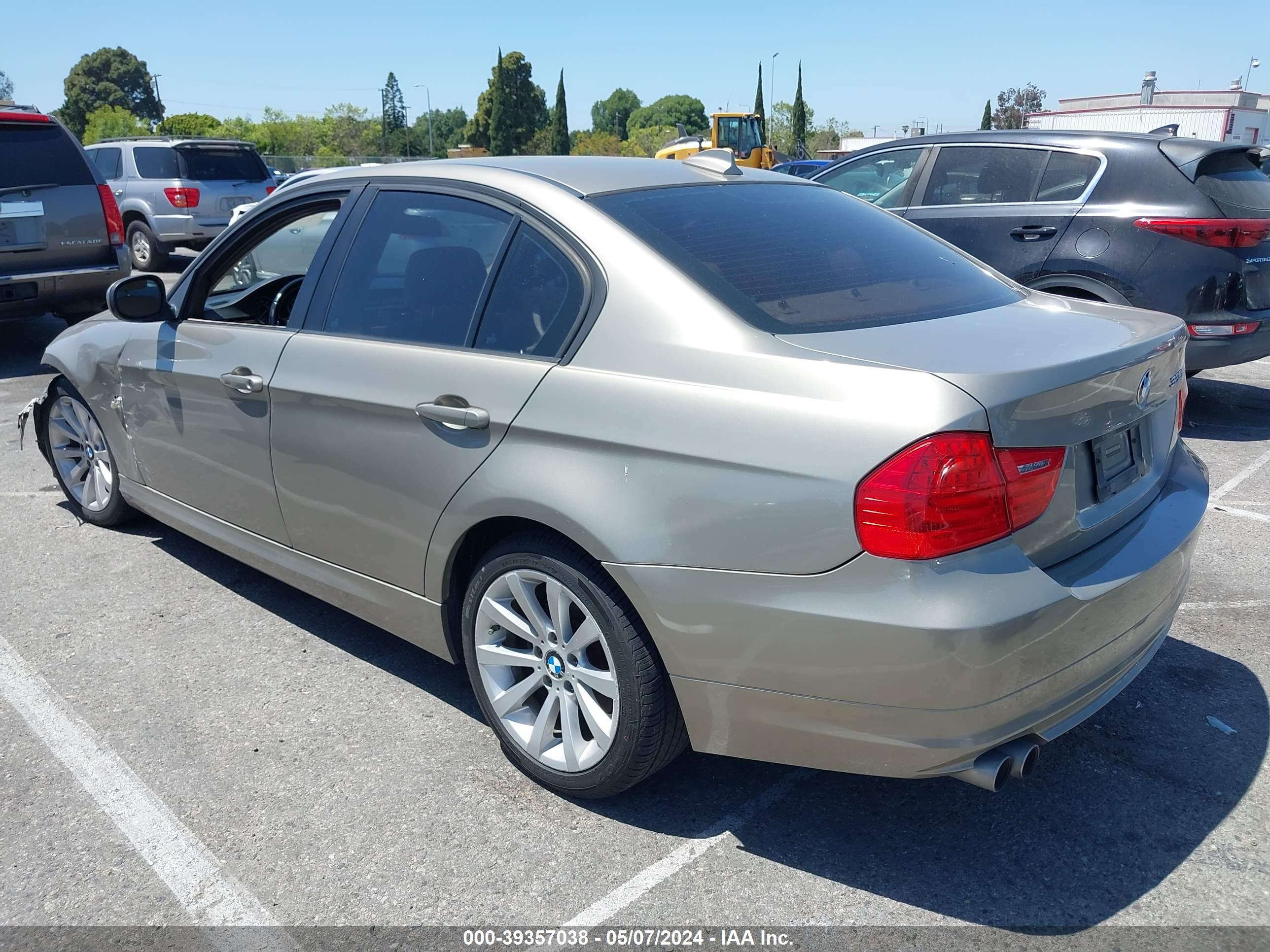 BMW 328I image 3