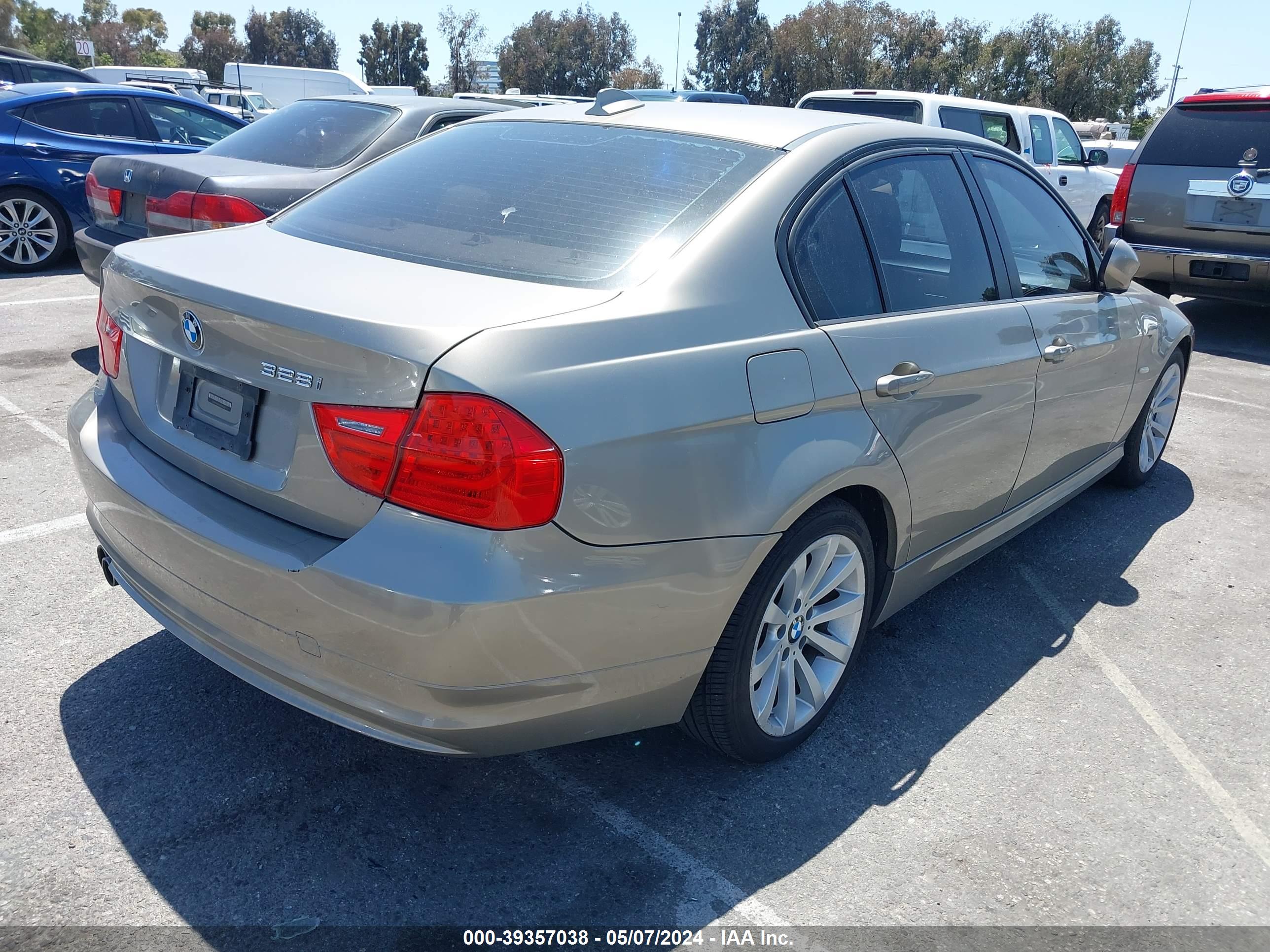 BMW 328I image 4