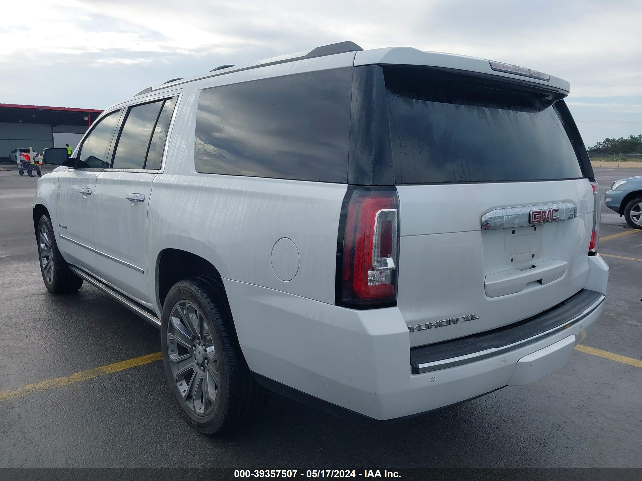 GMC YUKON image 3