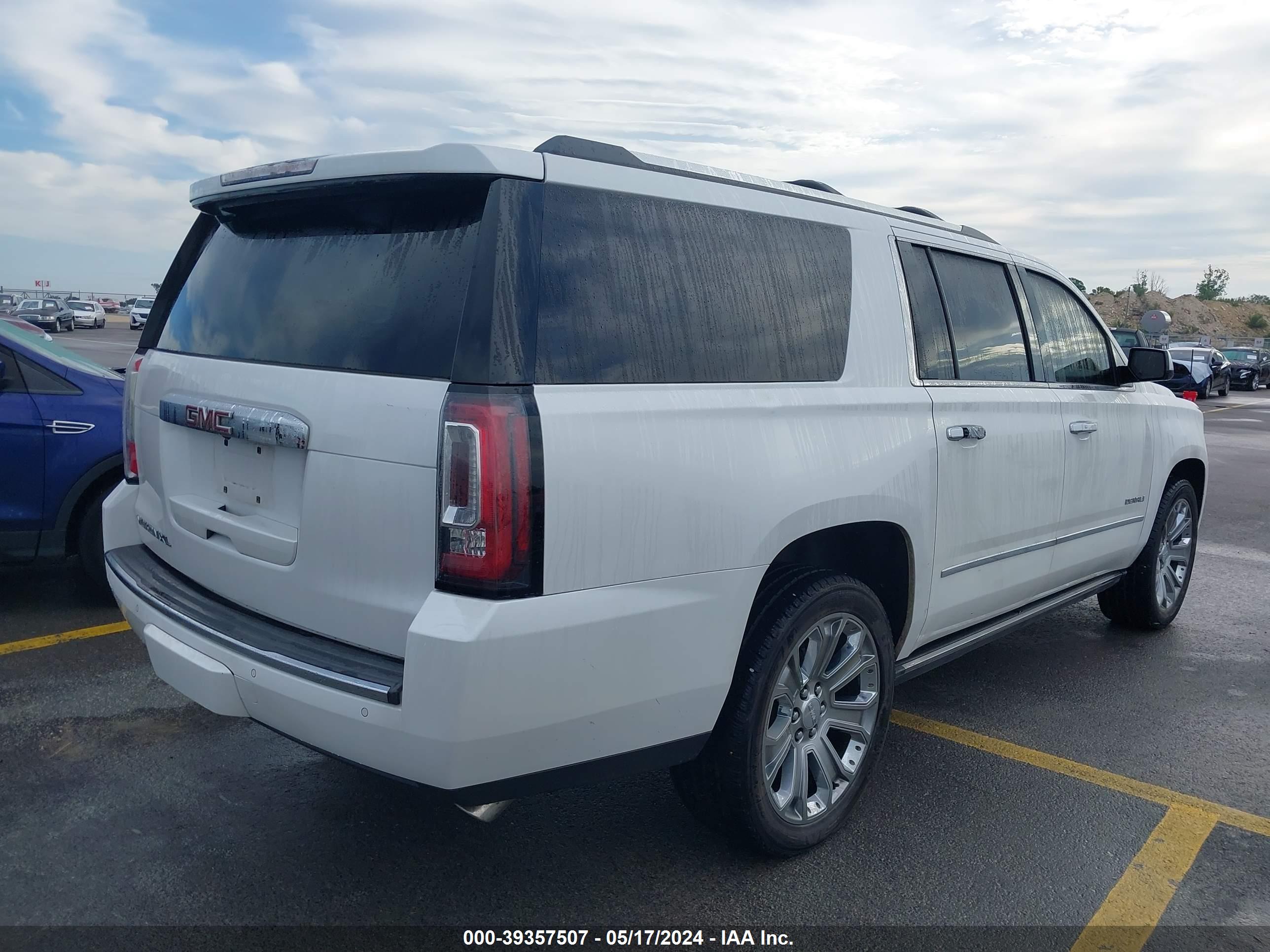 GMC YUKON image 4