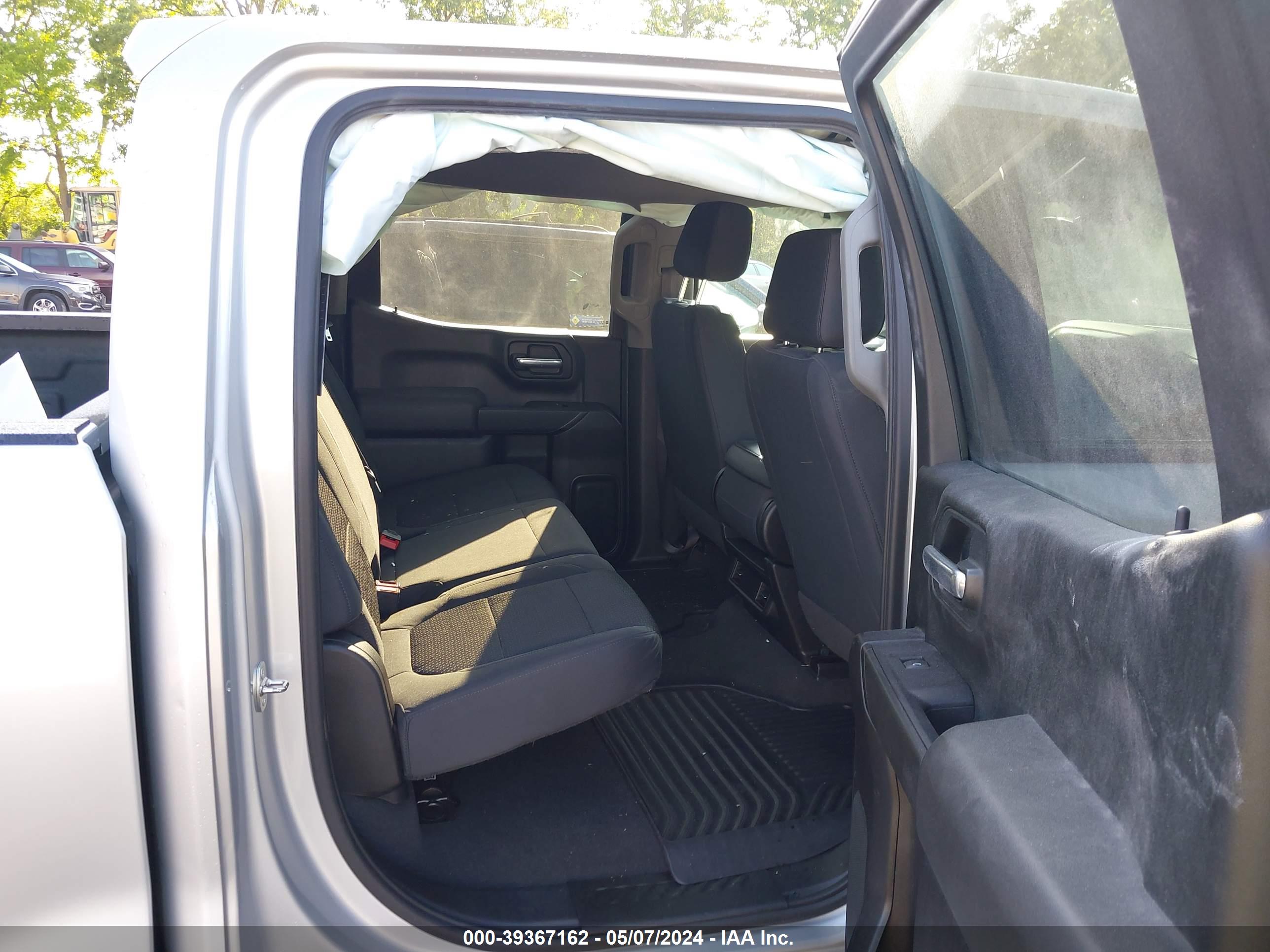 CHEVROLET SILVERADO image 8