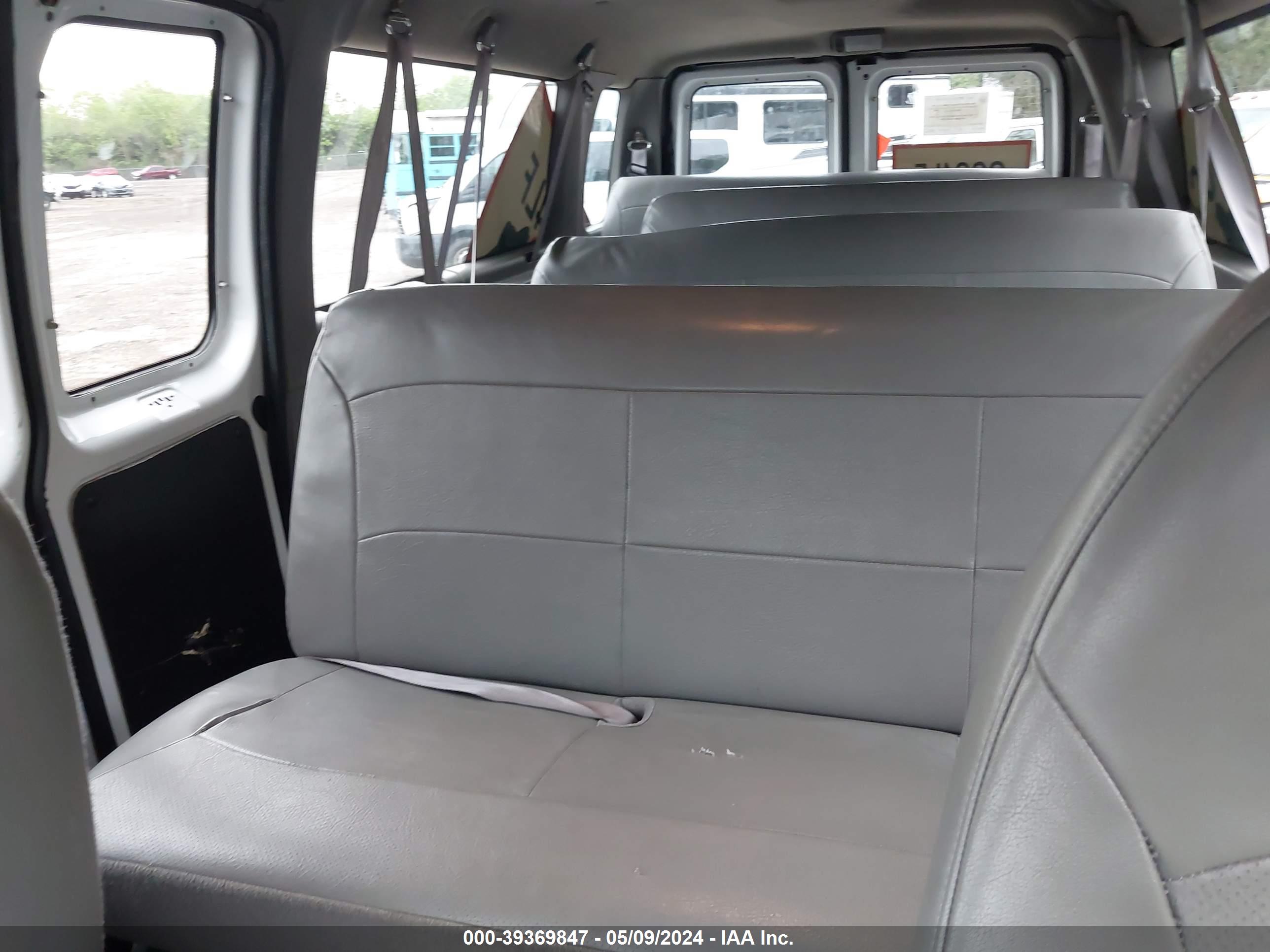 FORD E-350 image 8