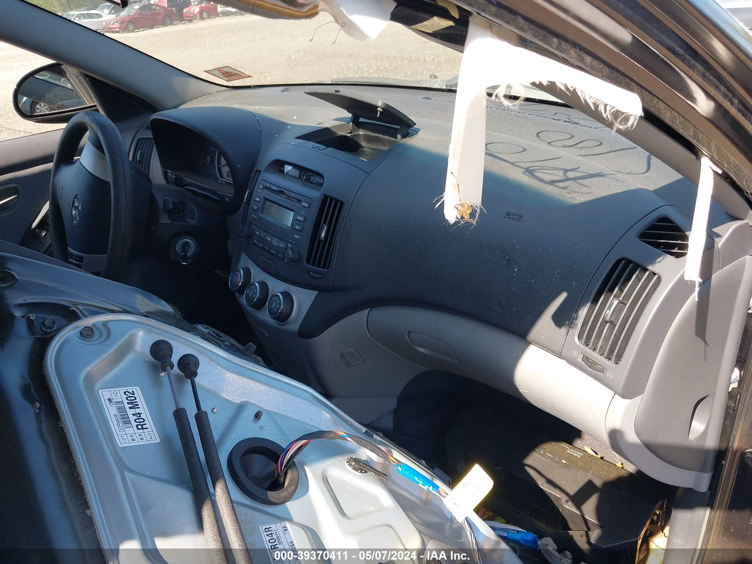 HYUNDAI ELANTRA image 5