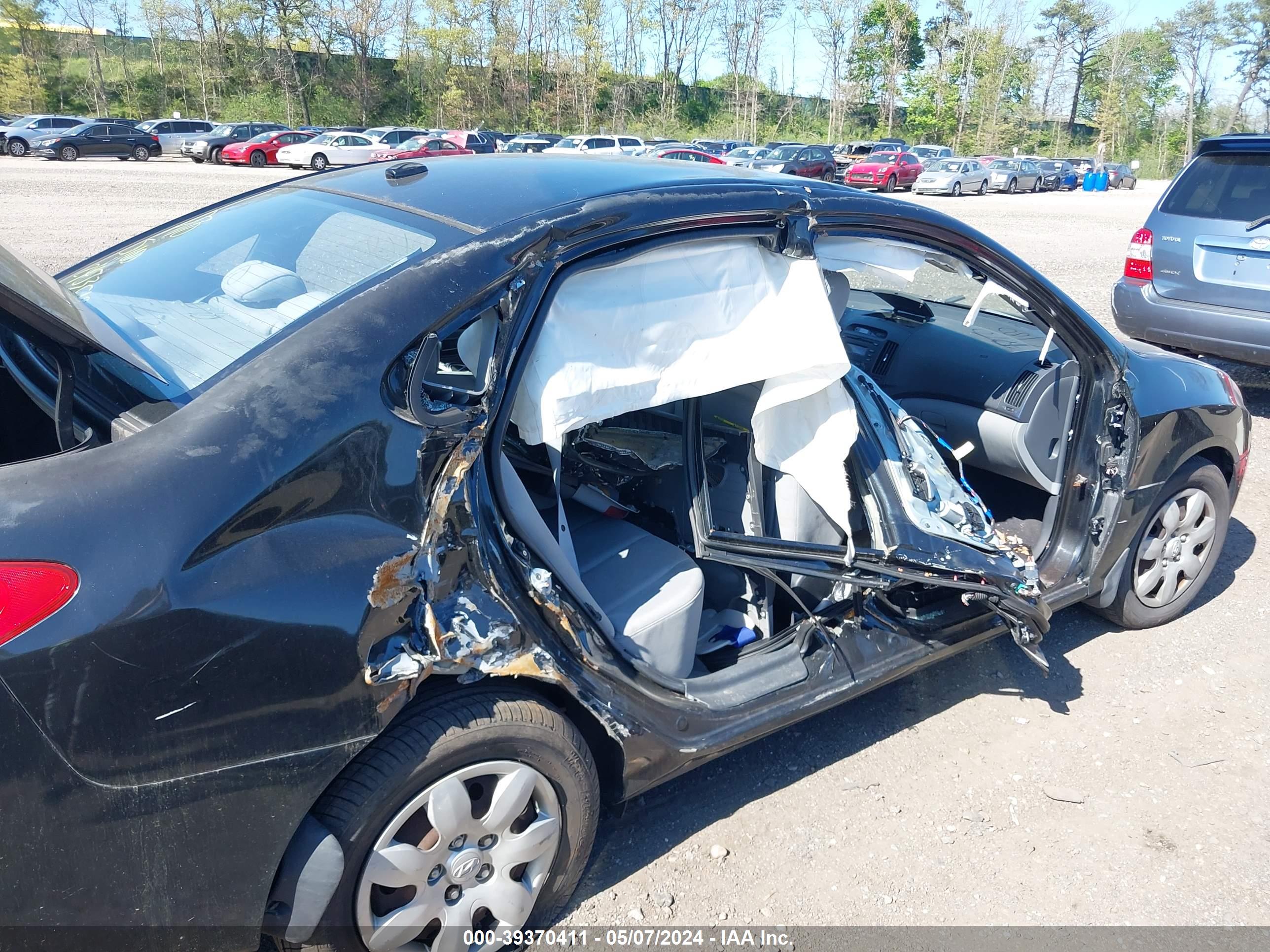 HYUNDAI ELANTRA image 6