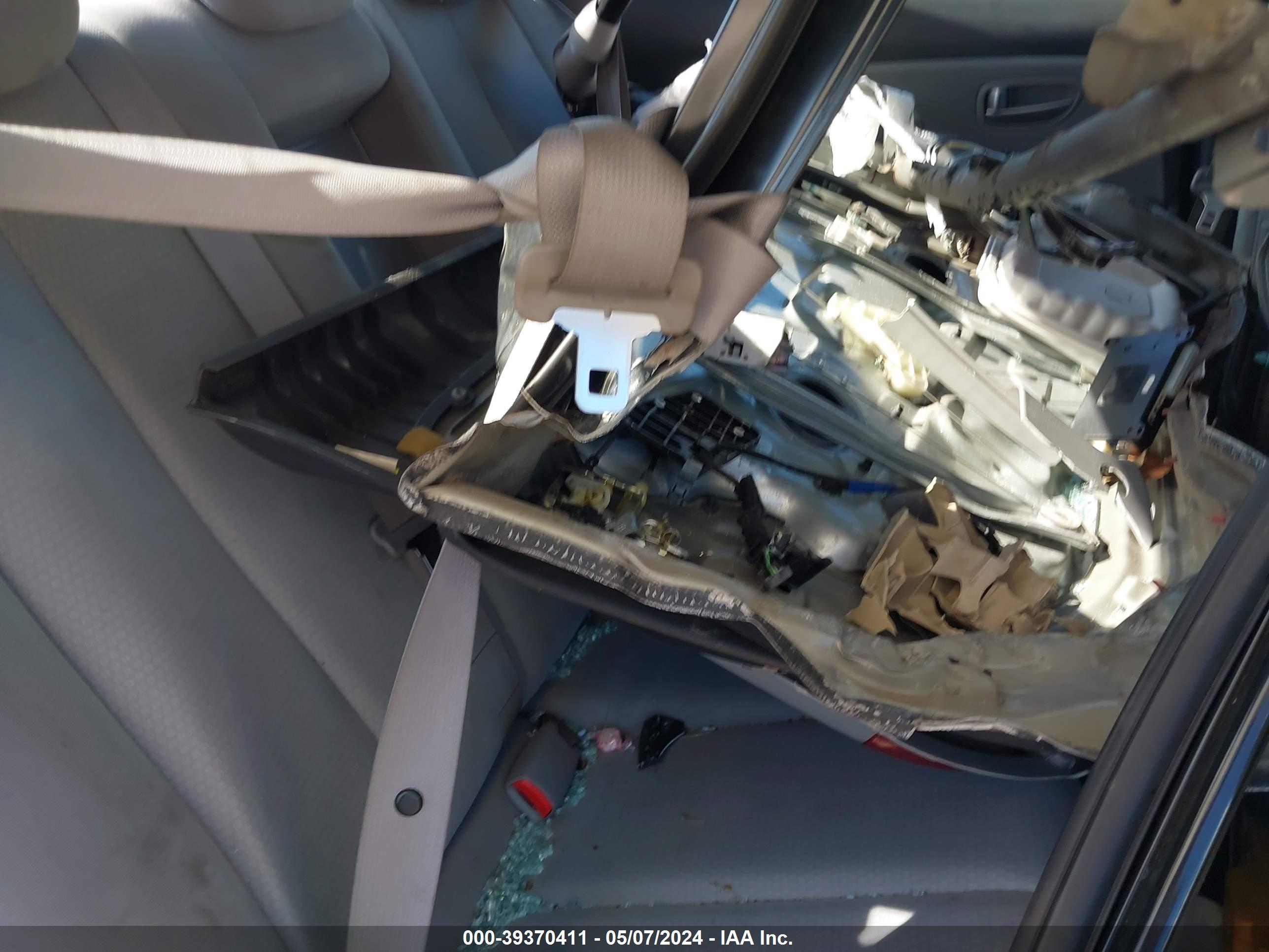 HYUNDAI ELANTRA image 8