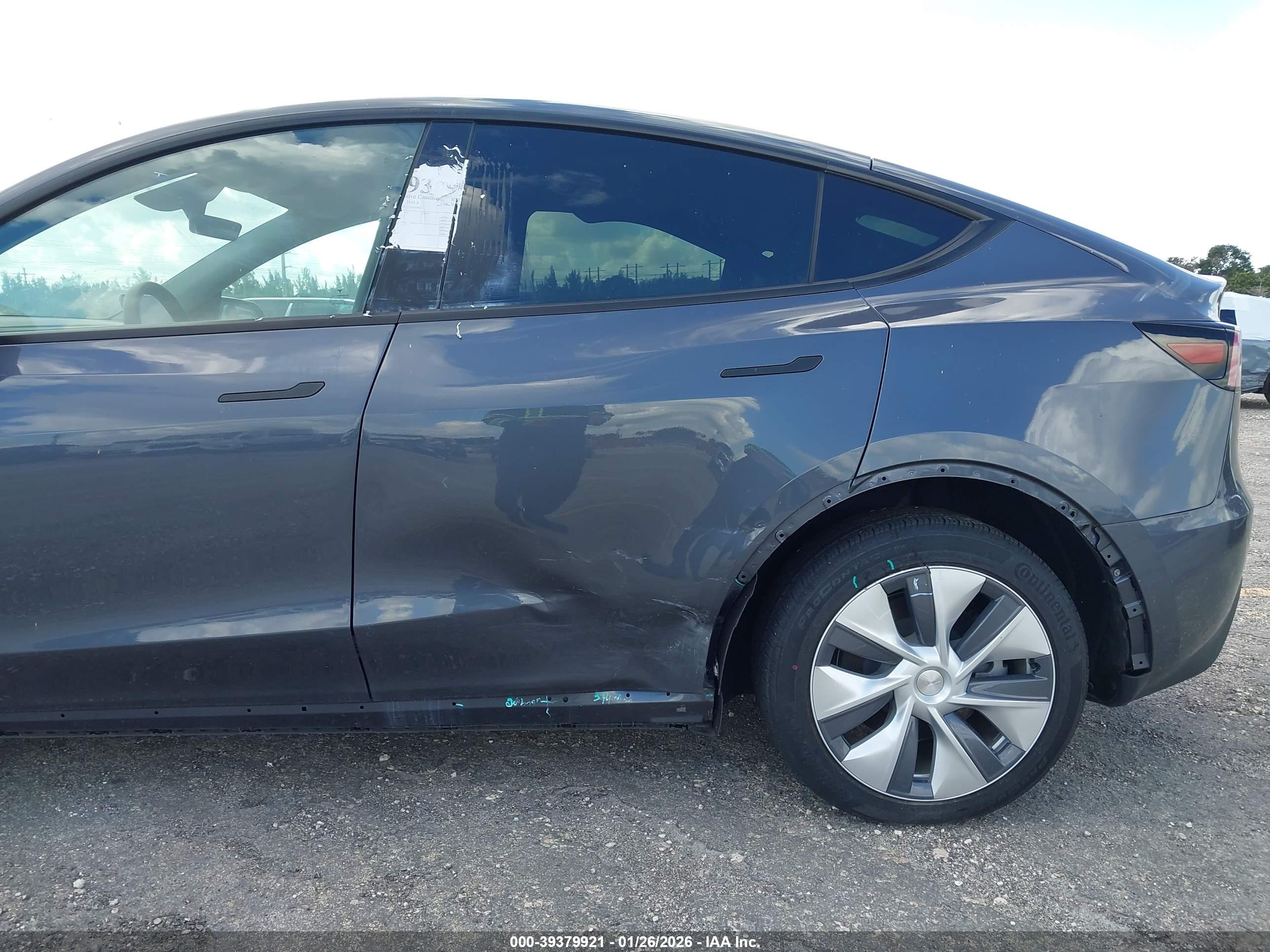 TESLA MODEL image 6