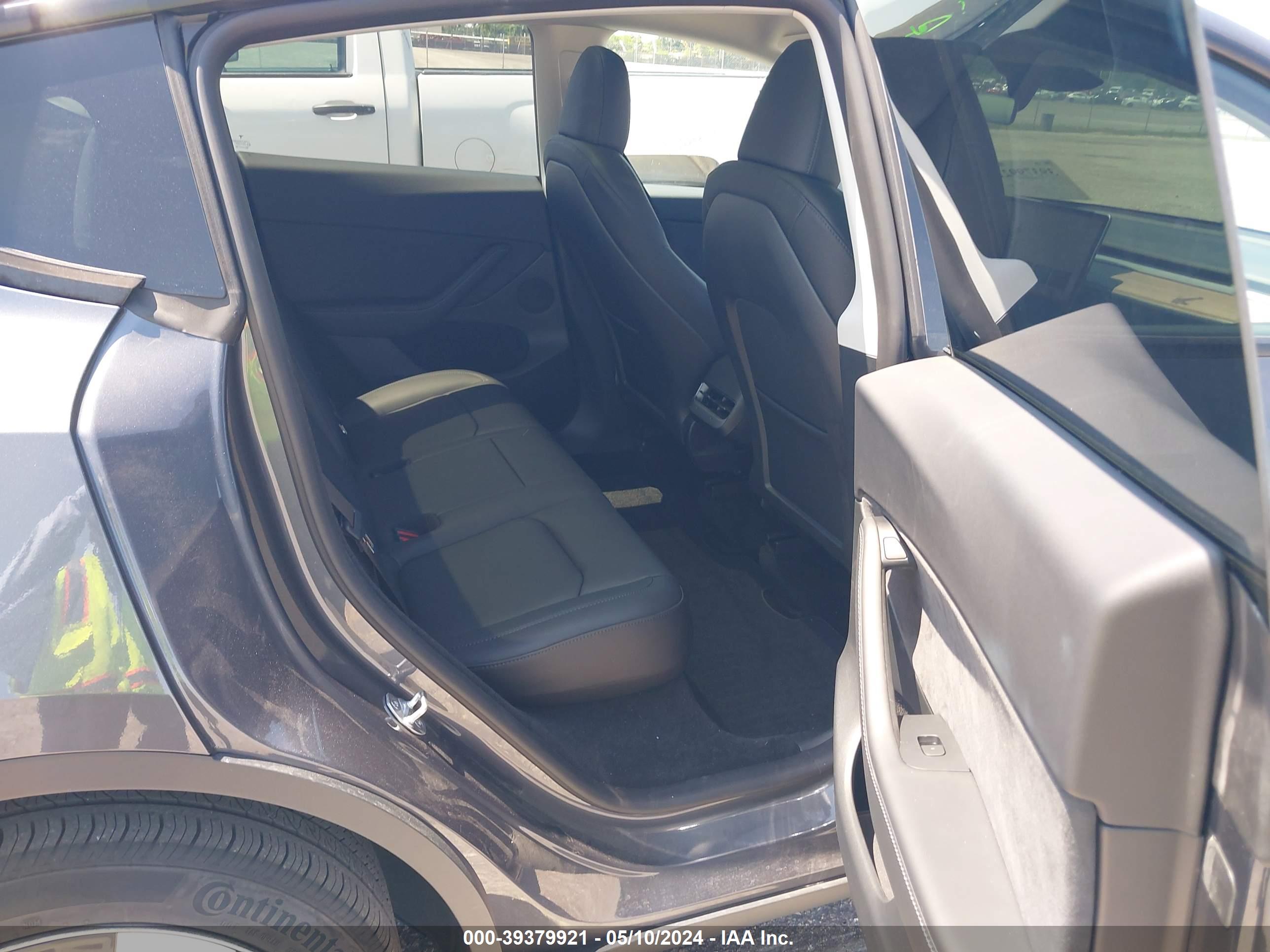 TESLA MODEL image 8