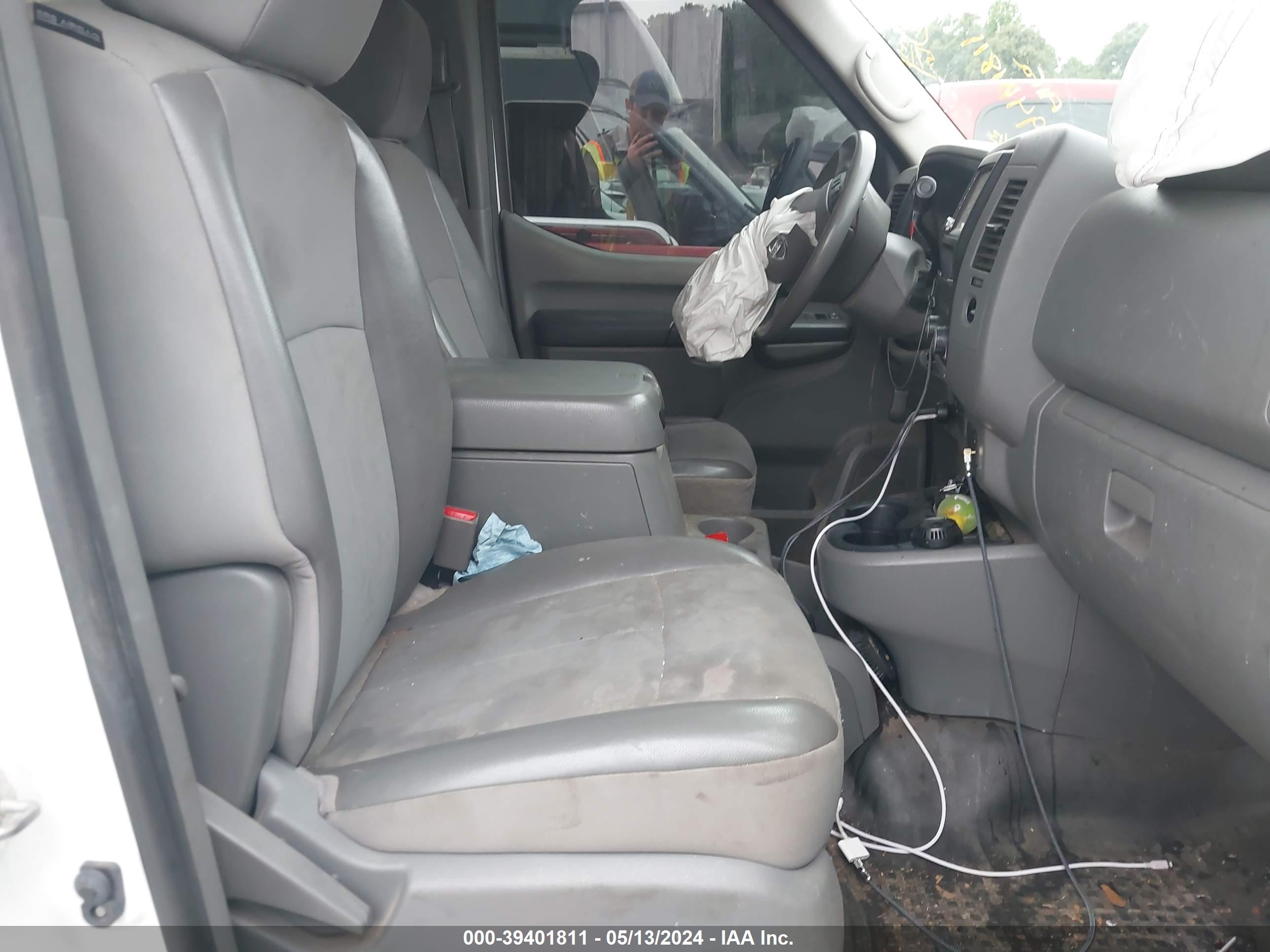 NISSAN NV image 5